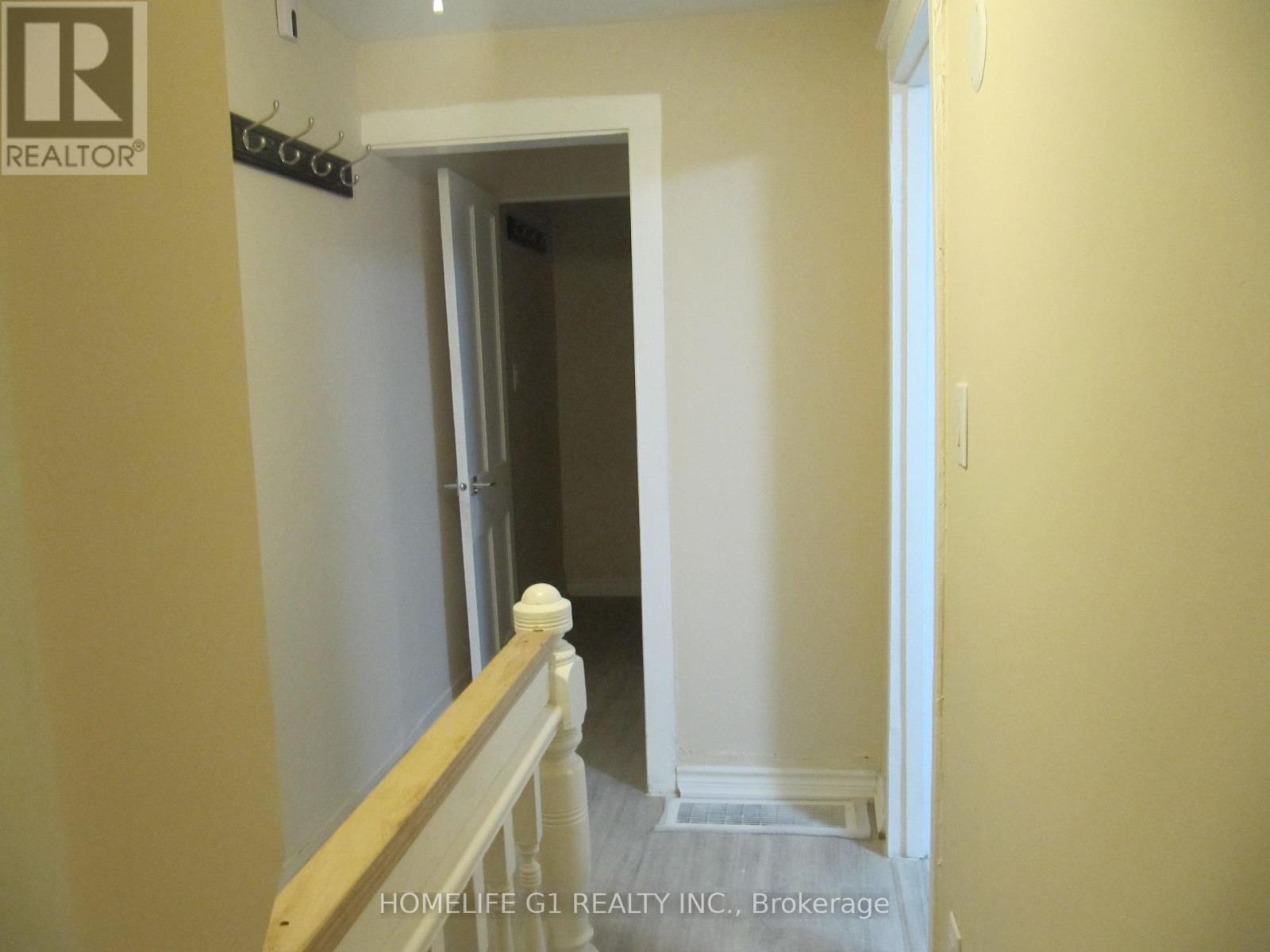 23 Myrtle Ave 2nd Floor, Toronto, Ontario  M4M 2A3 - Photo 1 - E8214438