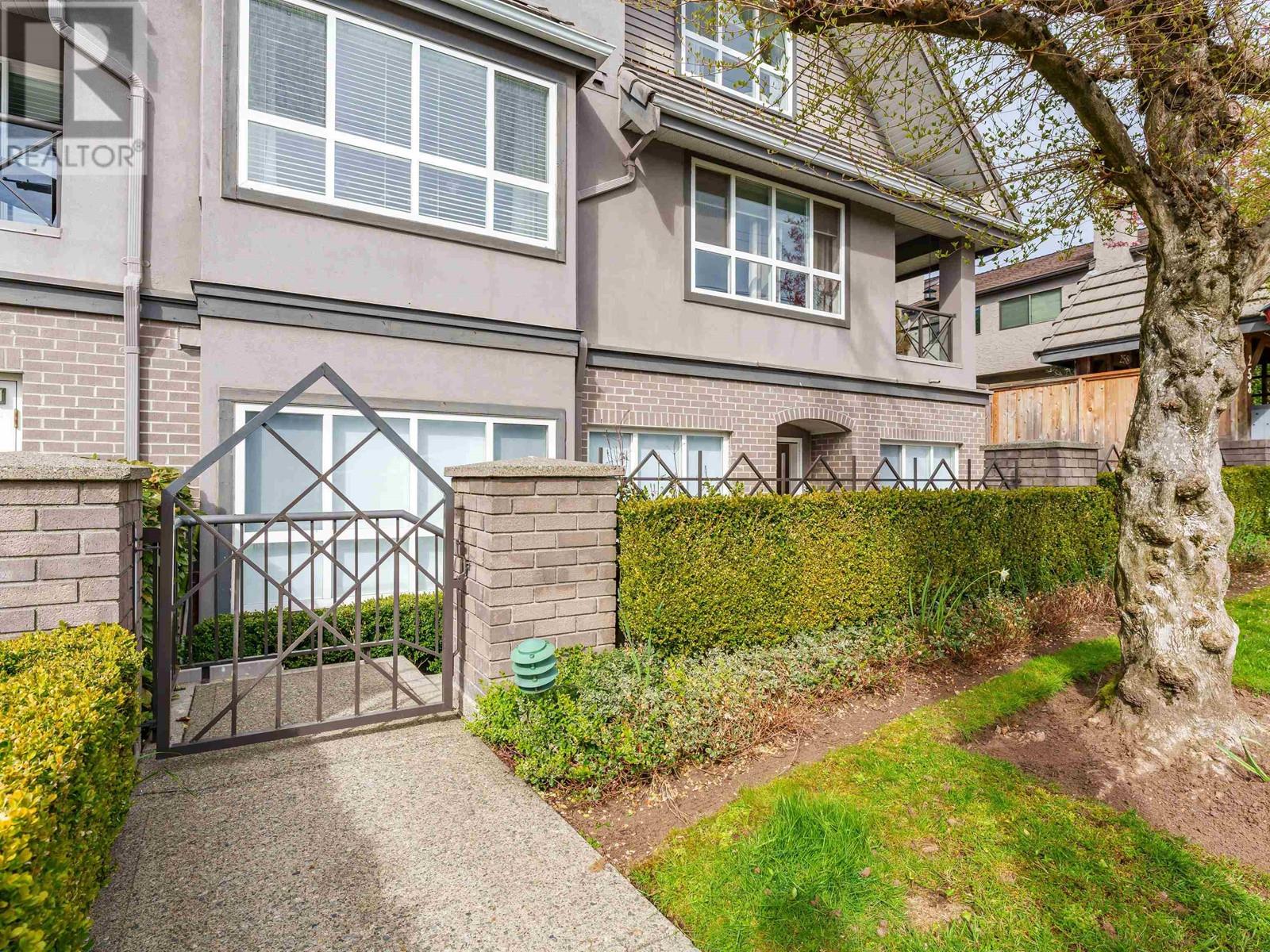 1 258 W 14th Street, North Vancouver, British Columbia  V7M 1P3 - Photo 2 - R2867979