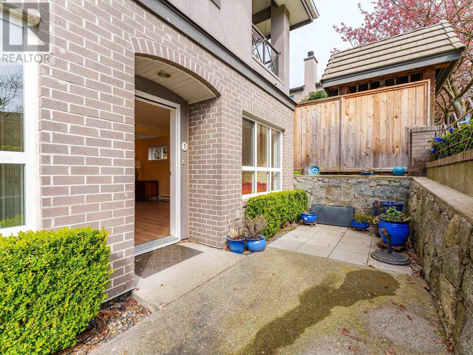 1 258 W 14th Street, North Vancouver, British Columbia  V7M 1P3 - Photo 4 - R2867979