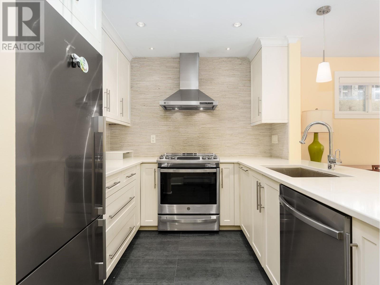 1 258 W 14th Street, North Vancouver, British Columbia  V7M 1P3 - Photo 9 - R2867979