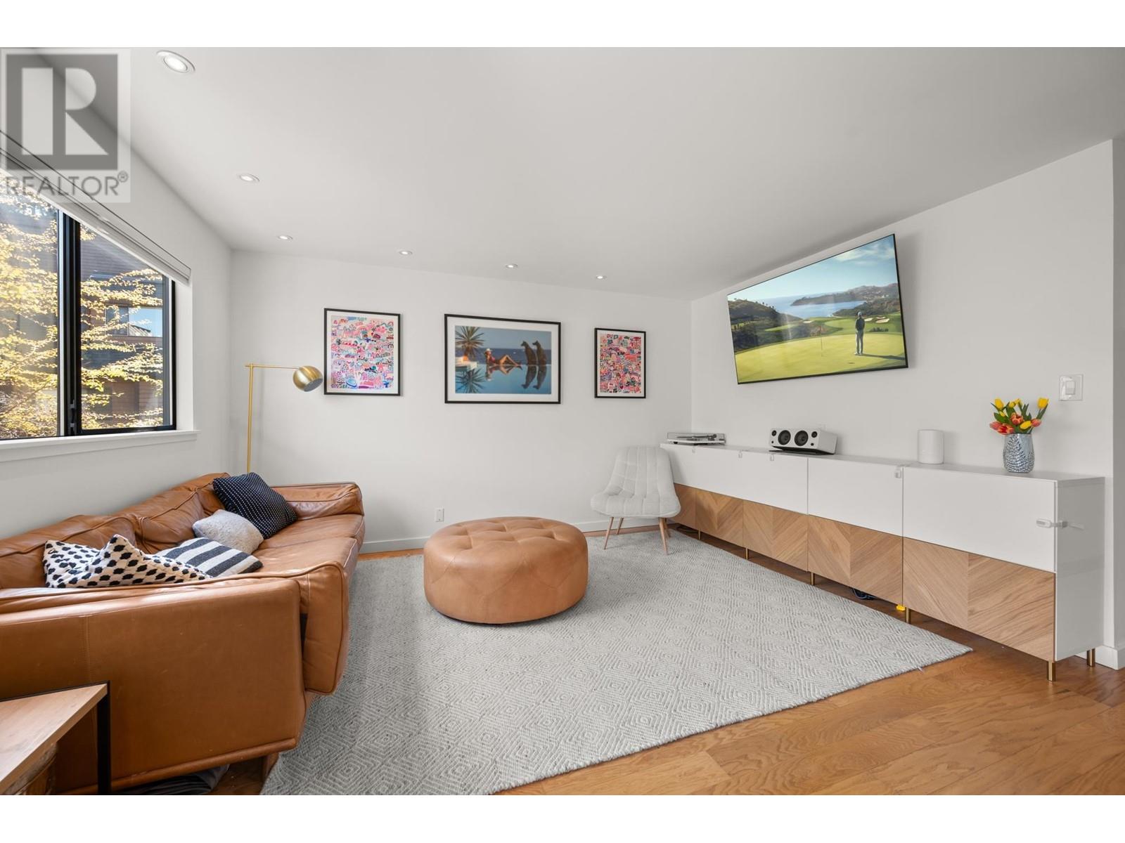 3341 Mountain Highway, North Vancouver, British Columbia  V7K 2H4 - Photo 1 - R2868027