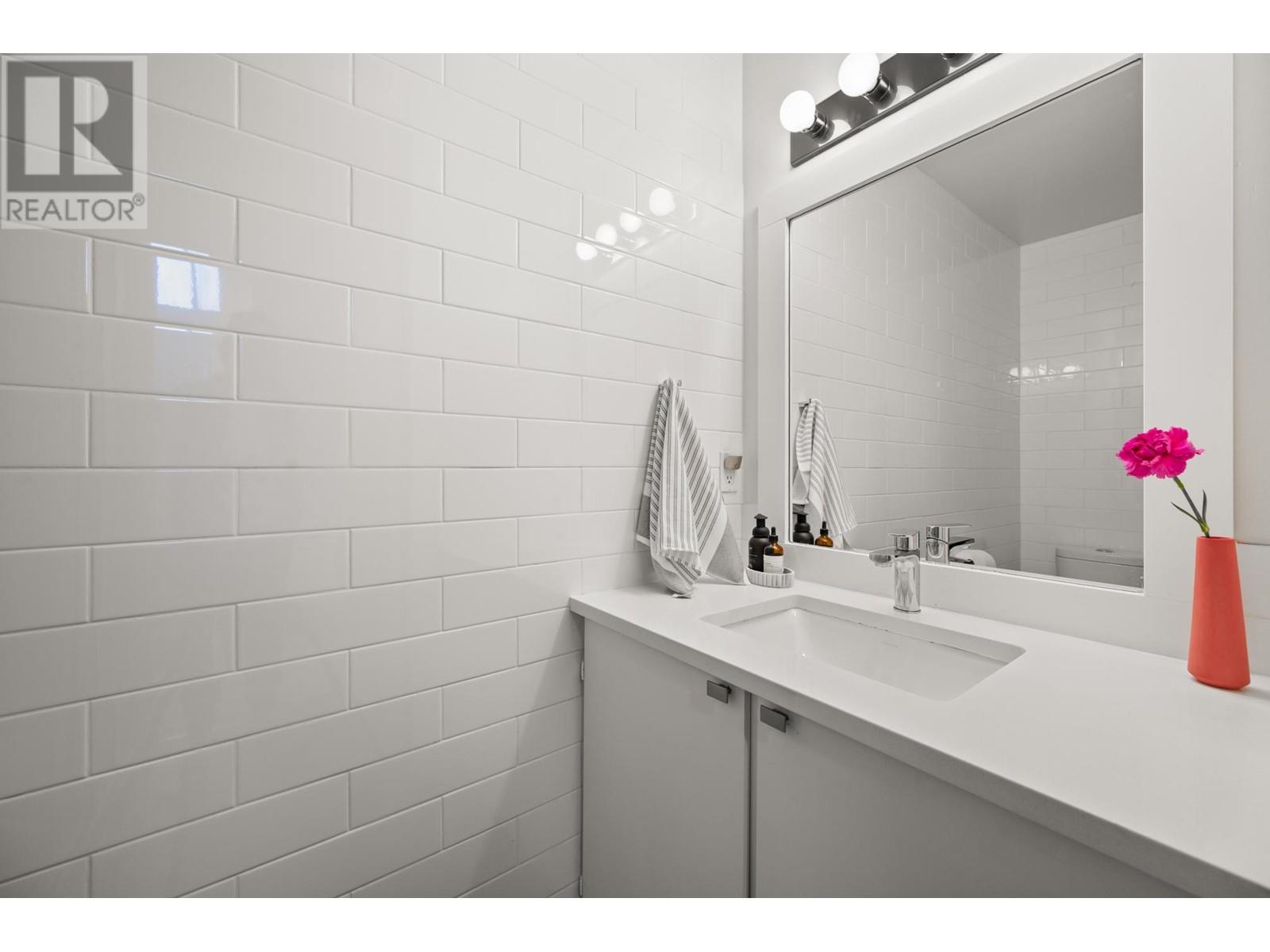 3341 Mountain Highway, North Vancouver, British Columbia  V7K 2H4 - Photo 18 - R2868027