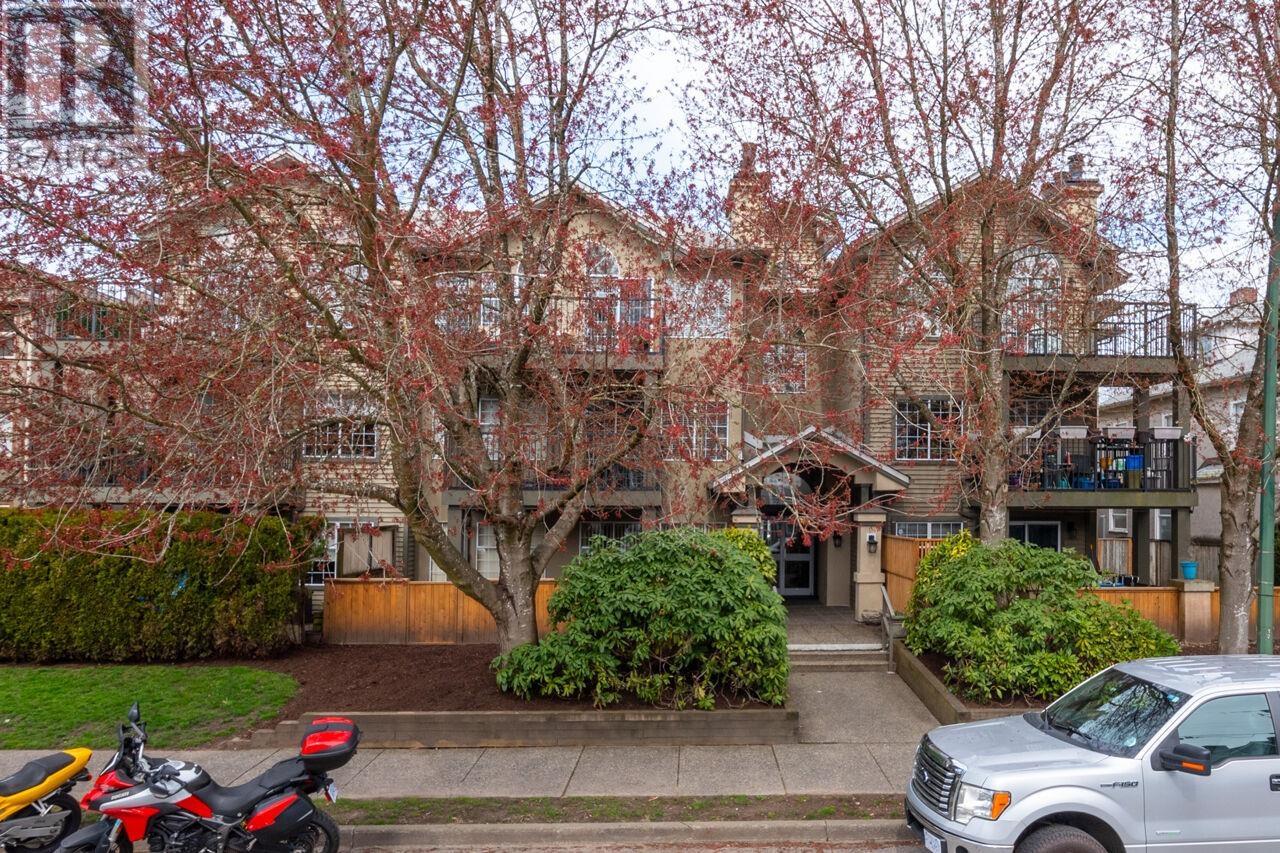 302 925 W 15th Avenue, Vancouver, British Columbia  V5Z 1S1 - Photo 1 - R2868054