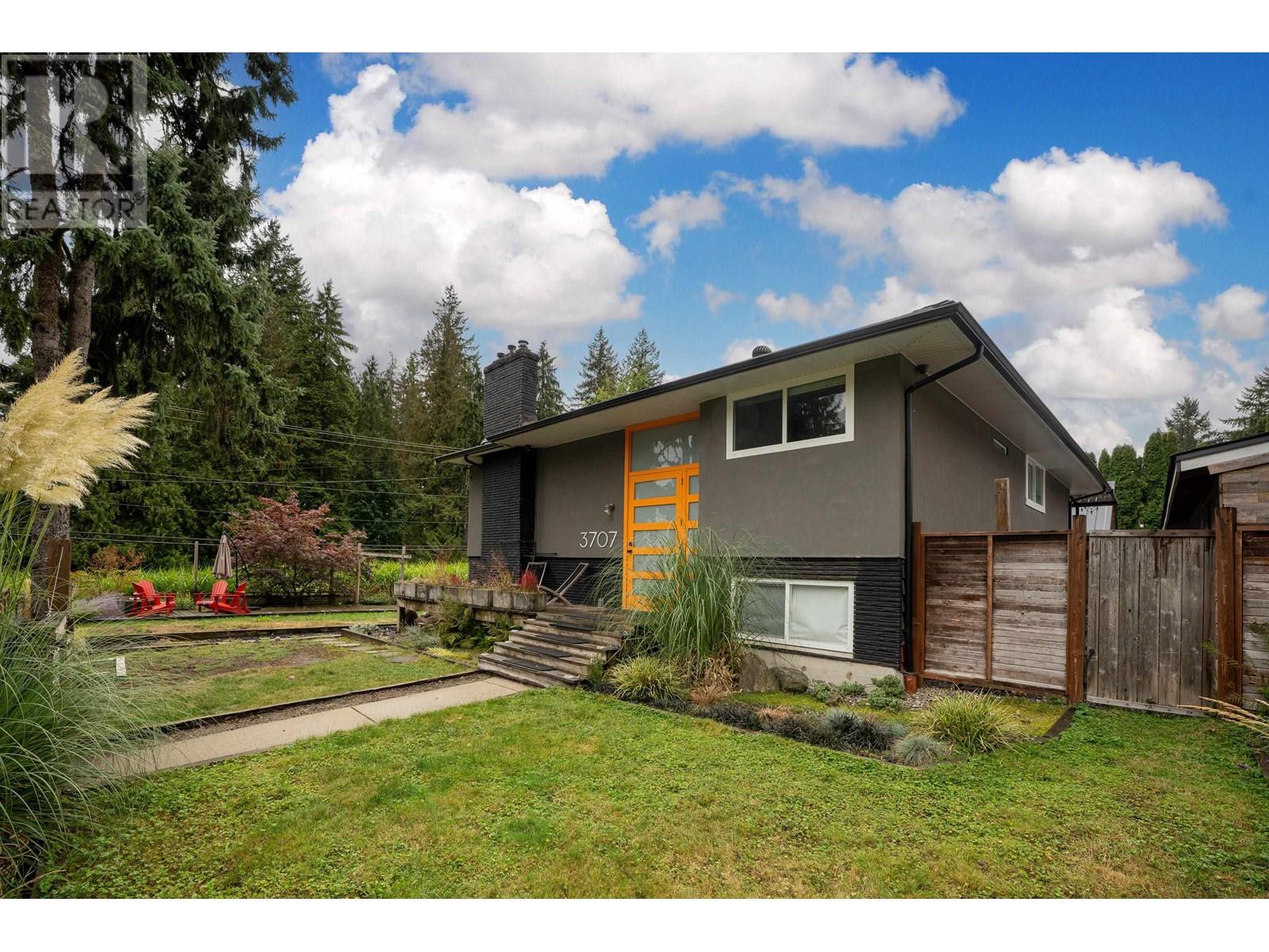 3707 Wellington Street, Port Coquitlam, British Columbia  V3B 3Y9 - Photo 2 - R2867947