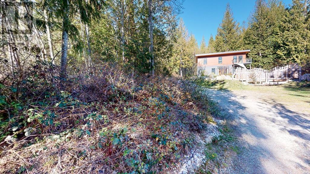 972 Joe Road, Roberts Creek, British Columbia  V0N 2W6 - Photo 34 - R2868006