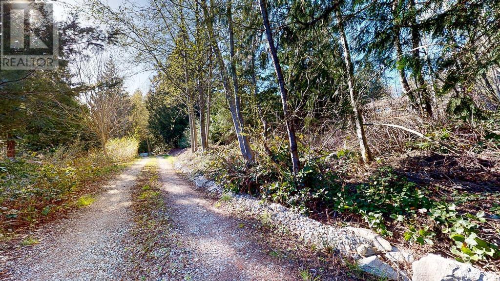 972 Joe Road, Roberts Creek, British Columbia  V0N 2W6 - Photo 35 - R2868006