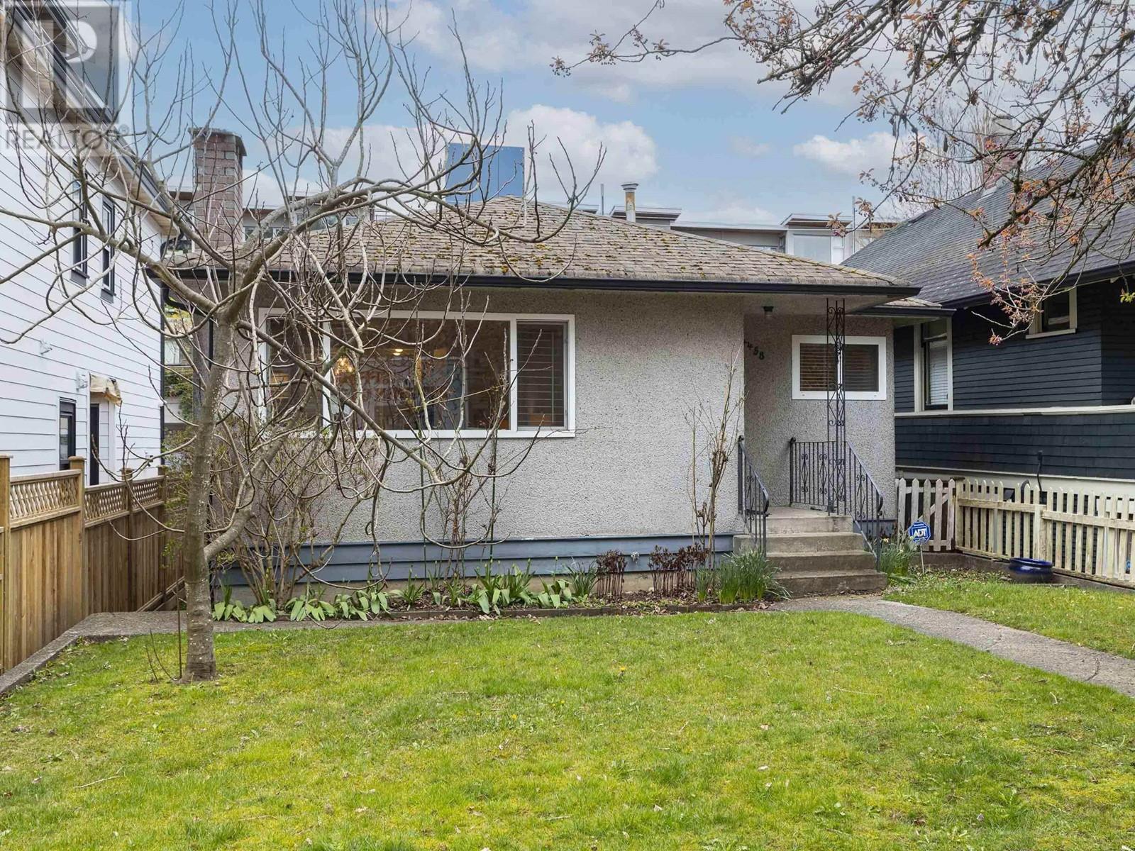 4458 Quebec Street, Vancouver, British Columbia  V5V 3L7 - Photo 1 - R2868025