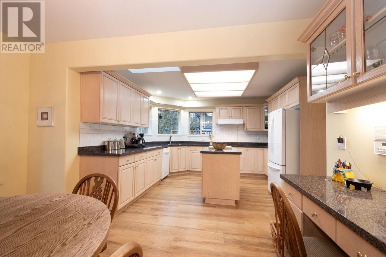 1988 Larkhall Crescent, North Vancouver, British Columbia  V7H 2Z4 - Photo 7 - R2868073
