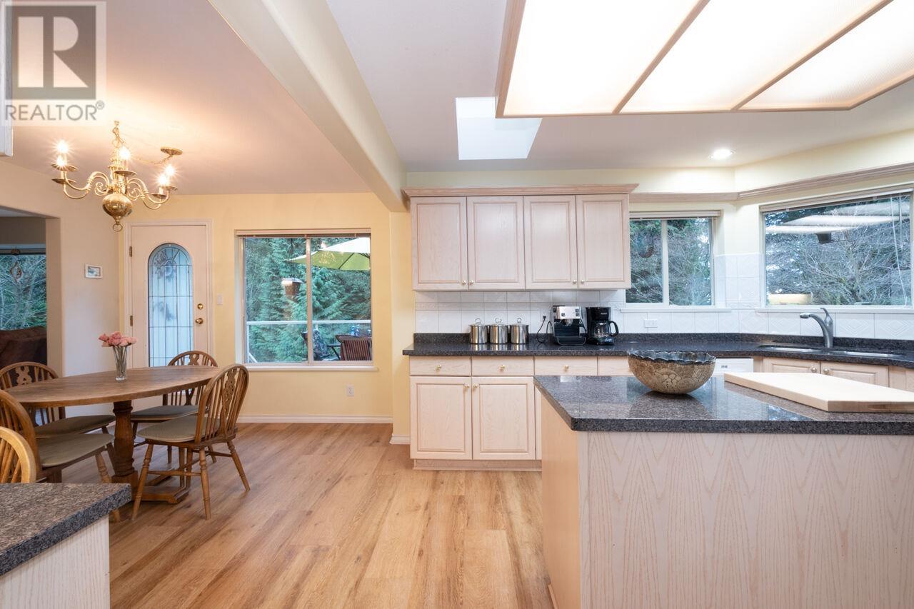1988 Larkhall Crescent, North Vancouver, British Columbia  V7H 2Z4 - Photo 8 - R2868073