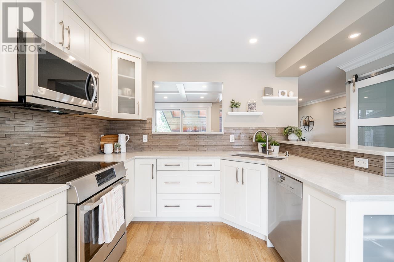 3735 Garden Grove Drive, Burnaby, British Columbia  V5G 4A5 - Photo 4 - R2867602