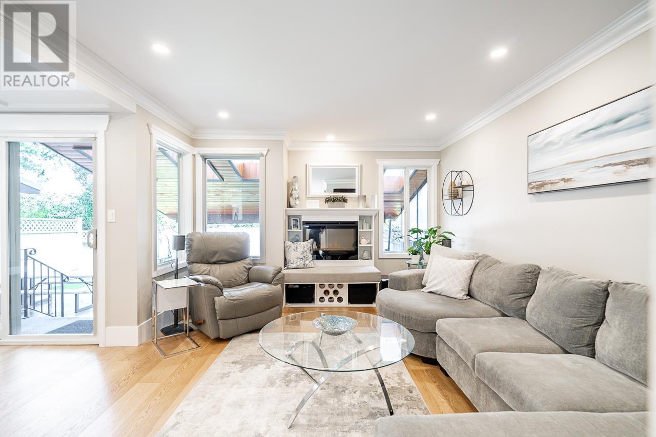 3735 Garden Grove Drive, Burnaby, British Columbia  V5G 4A5 - Photo 6 - R2867602