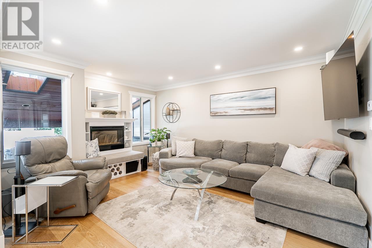3735 Garden Grove Drive, Burnaby, British Columbia  V5G 4A5 - Photo 9 - R2867602