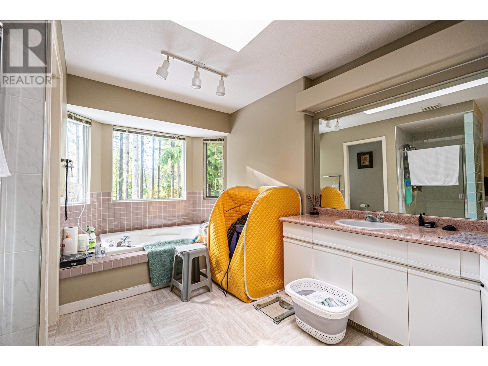 1518 Tanglewood Lane, Coquitlam, British Columbia  V3E 2V2 - Photo 25 - R2867971