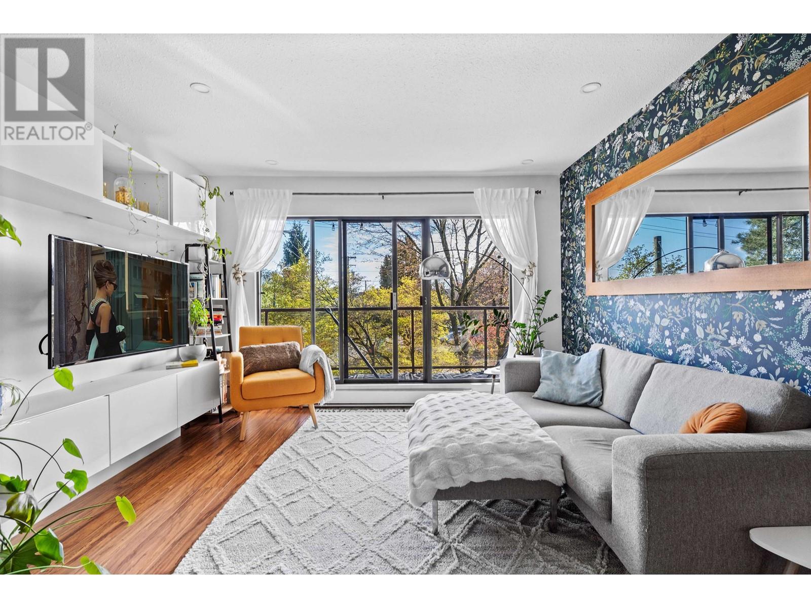 301 2222 Prince Edward Street, Vancouver, British Columbia  V5T 4M6 - Photo 1 - R2868115