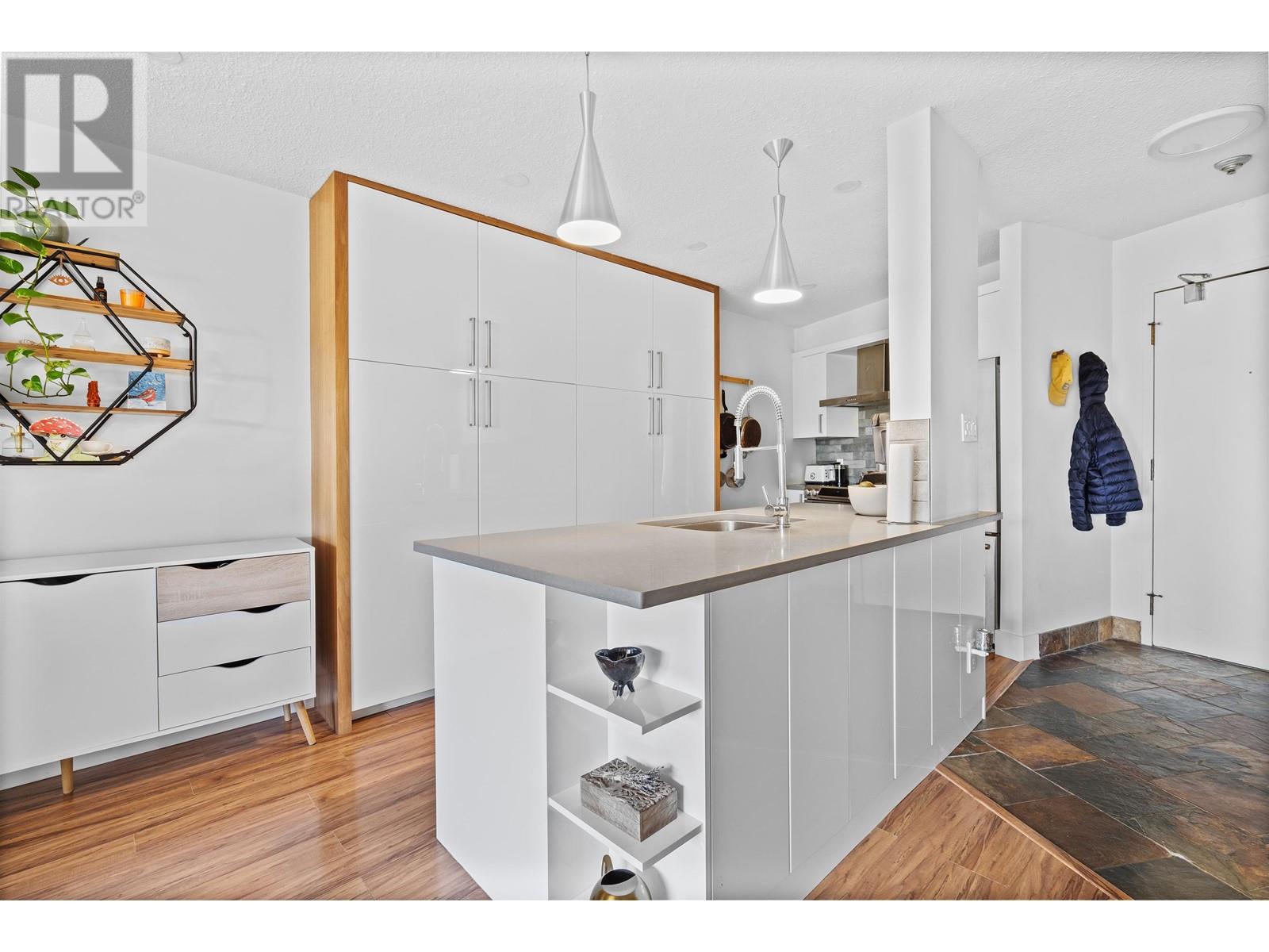 301 2222 Prince Edward Street, Vancouver, British Columbia  V5T 4M6 - Photo 8 - R2868115