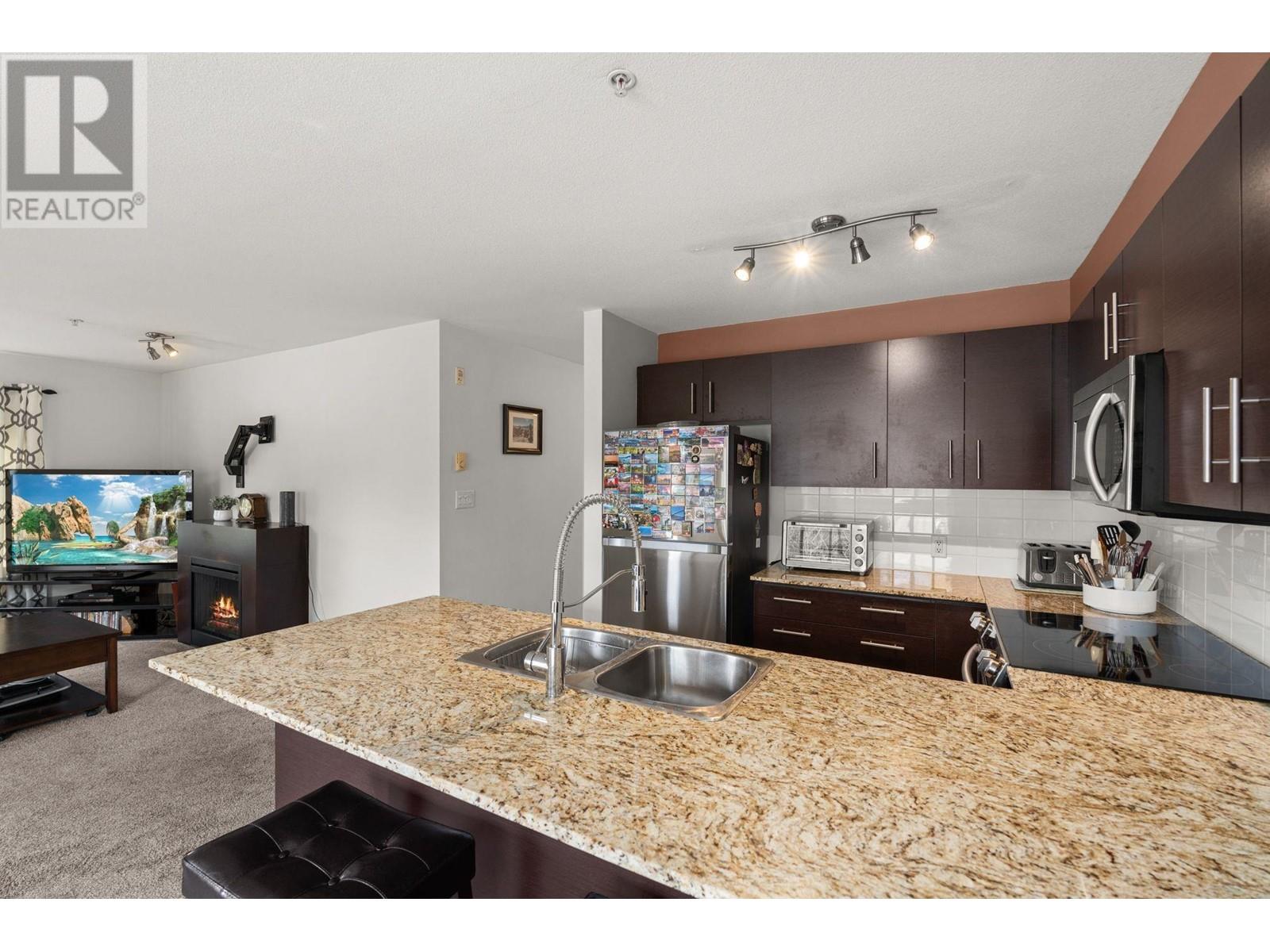 302 11667 Haney Bypass, Maple Ridge, British Columbia  V2X 8W9 - Photo 10 - R2868169