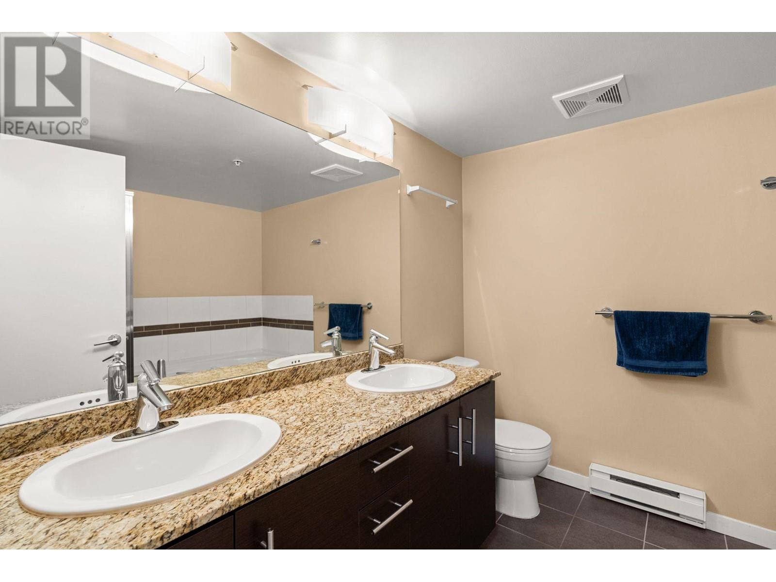 302 11667 Haney Bypass, Maple Ridge, British Columbia  V2X 8W9 - Photo 17 - R2868169