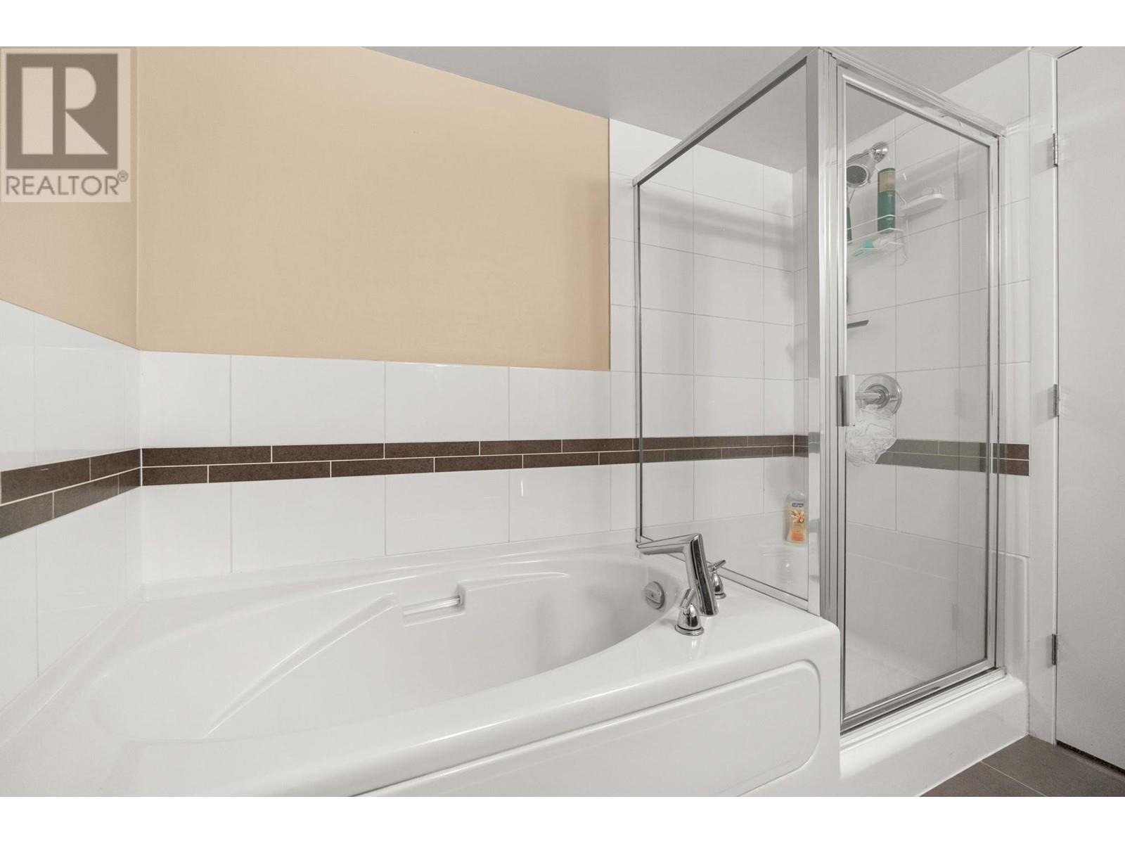 302 11667 Haney Bypass, Maple Ridge, British Columbia  V2X 8W9 - Photo 18 - R2868169