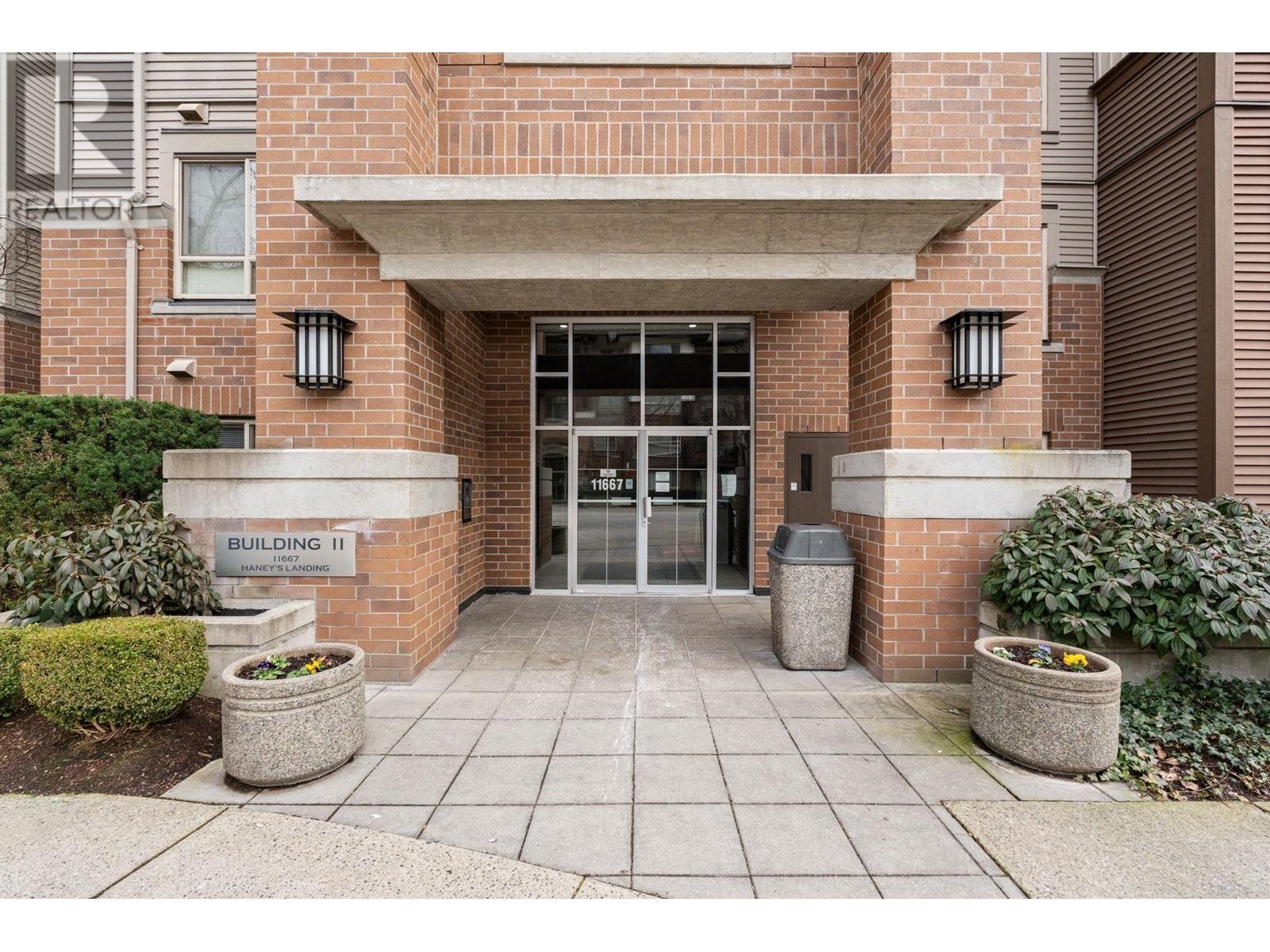 302 11667 Haney Bypass, Maple Ridge, British Columbia  V2X 8W9 - Photo 3 - R2868169
