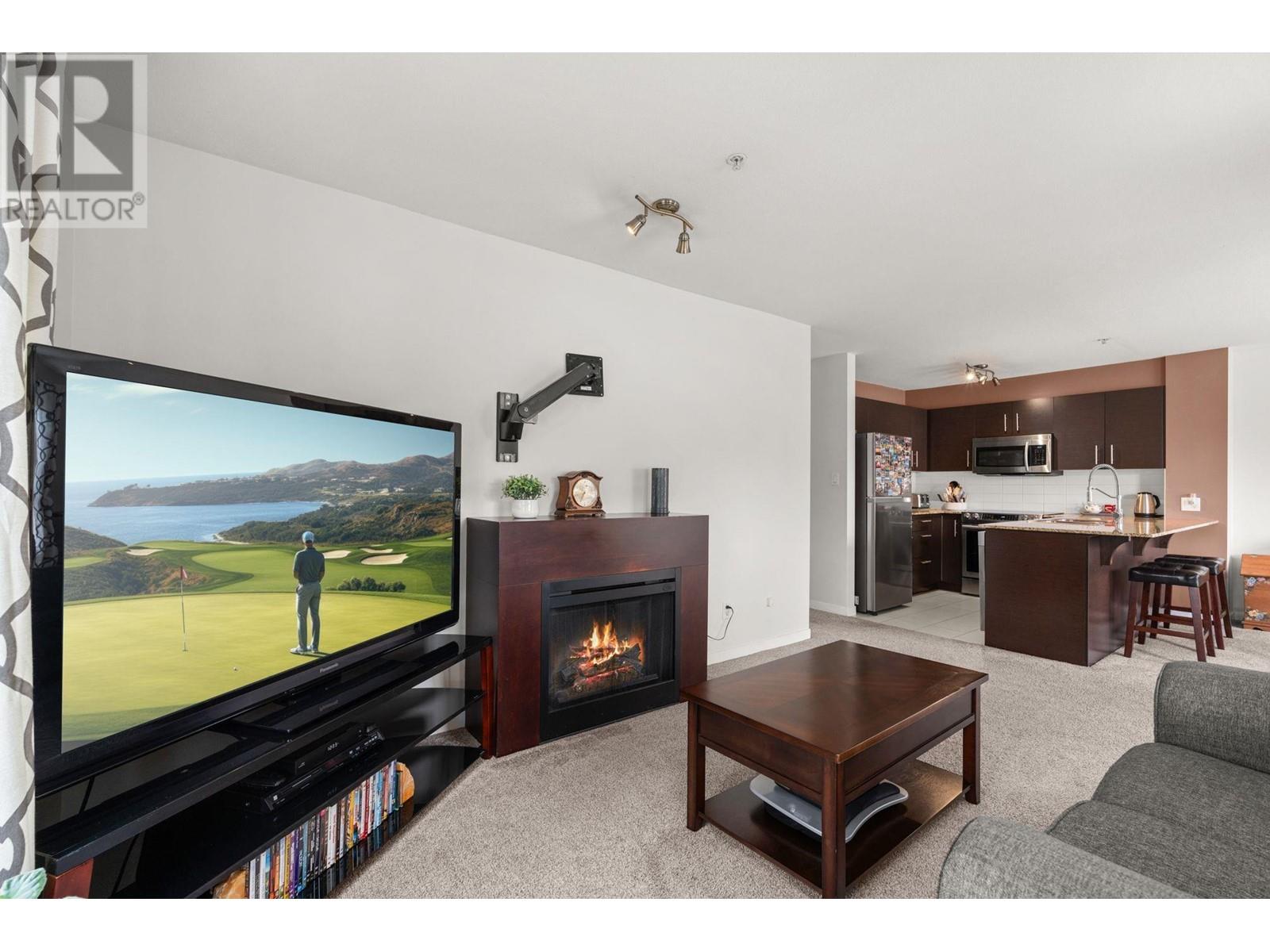 302 11667 Haney Bypass, Maple Ridge, British Columbia  V2X 8W9 - Photo 4 - R2868169
