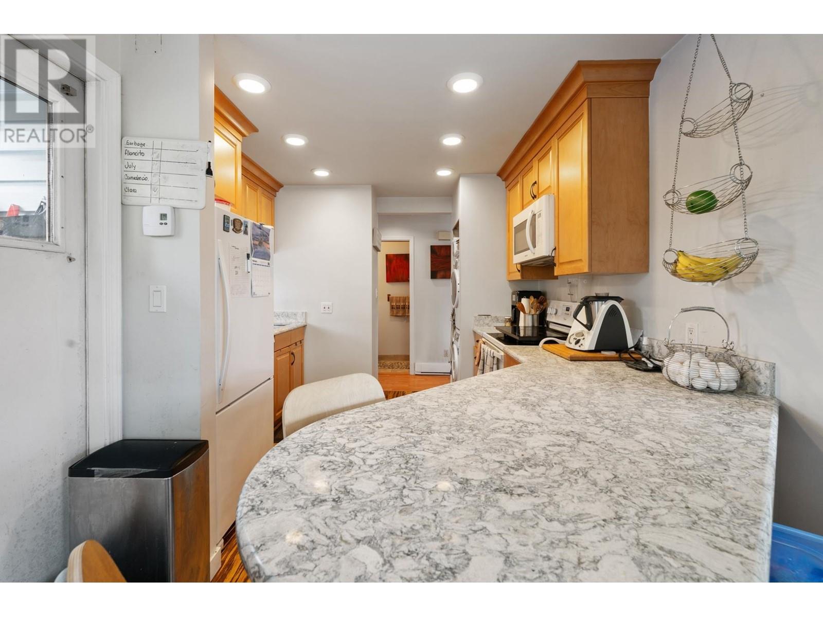 332 St. Patrick's Avenue, North Vancouver, British Columbia  V7L 4S9 - Photo 9 - R2868188