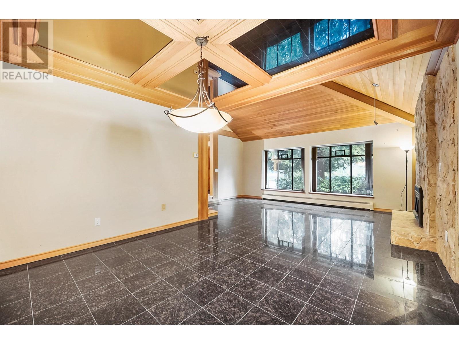 21576 124 Avenue, Maple Ridge, British Columbia  V2X 4H3 - Photo 19 - R2868110