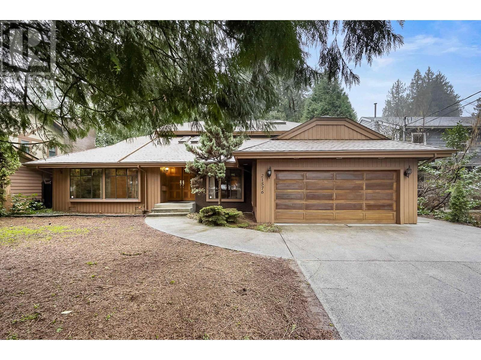 21576 124 Avenue, Maple Ridge, British Columbia  V2X 4H3 - Photo 2 - R2868110