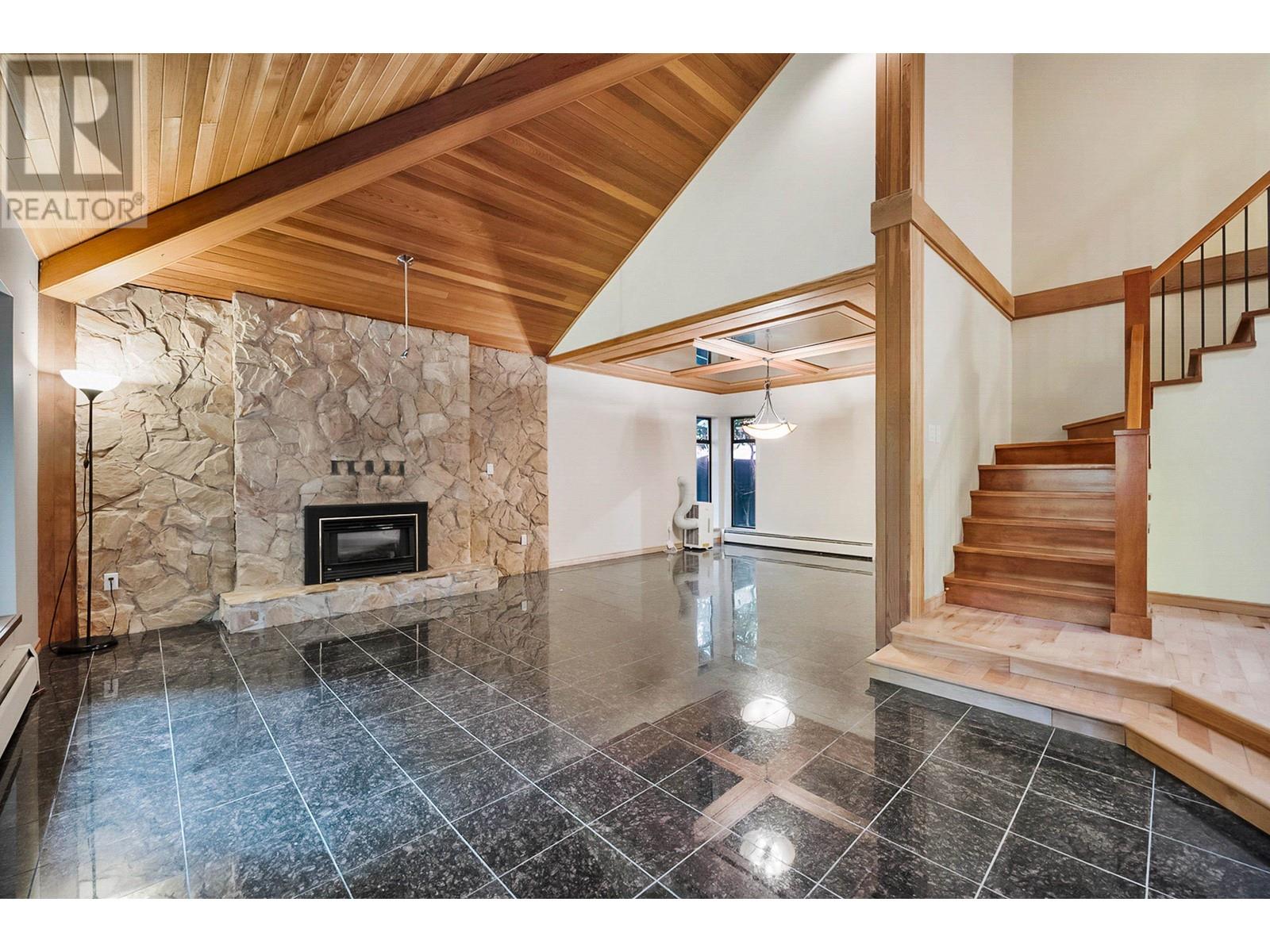 21576 124 Avenue, Maple Ridge, British Columbia  V2X 4H3 - Photo 21 - R2868110