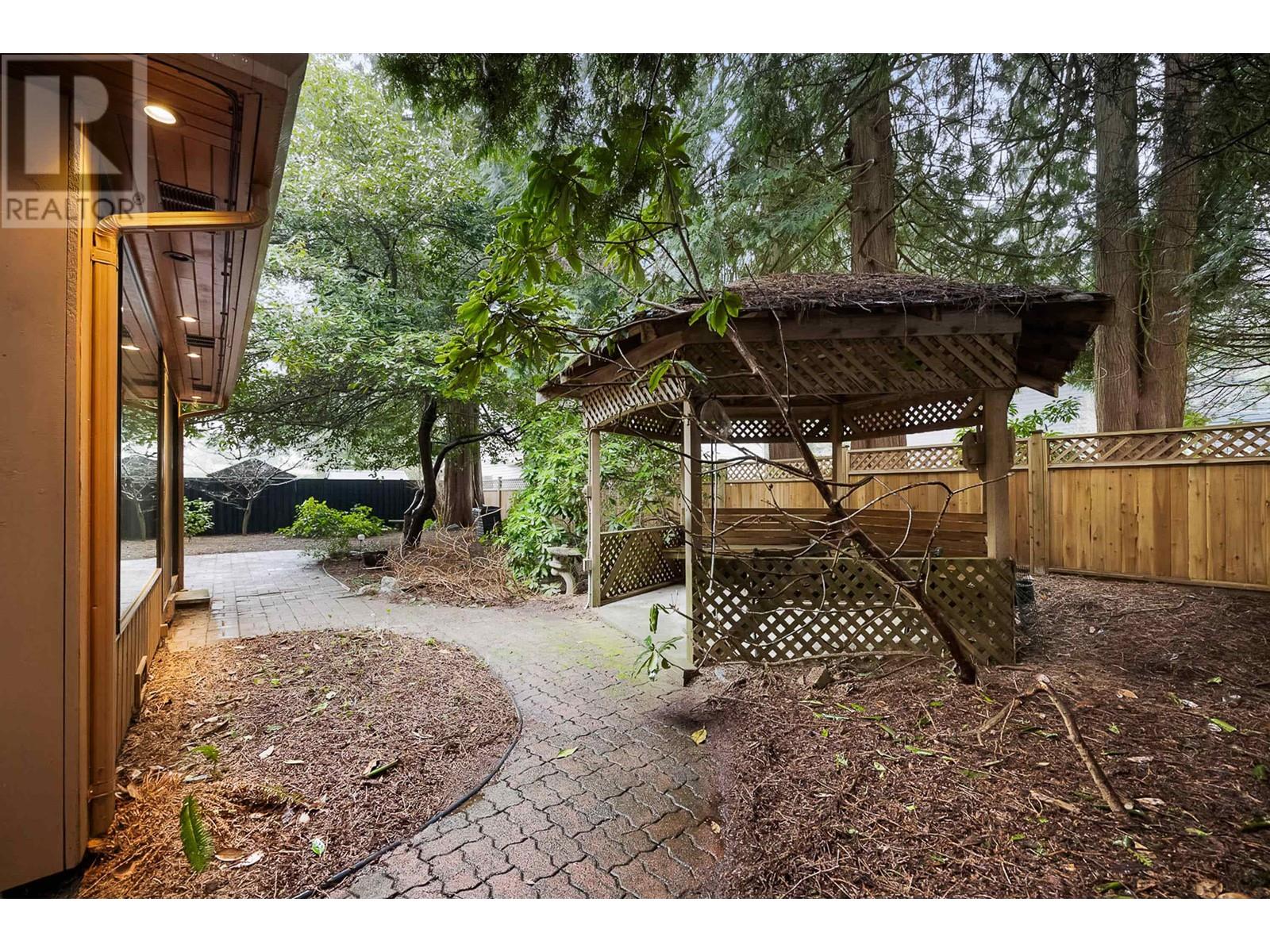 21576 124 Avenue, Maple Ridge, British Columbia  V2X 4H3 - Photo 35 - R2868110