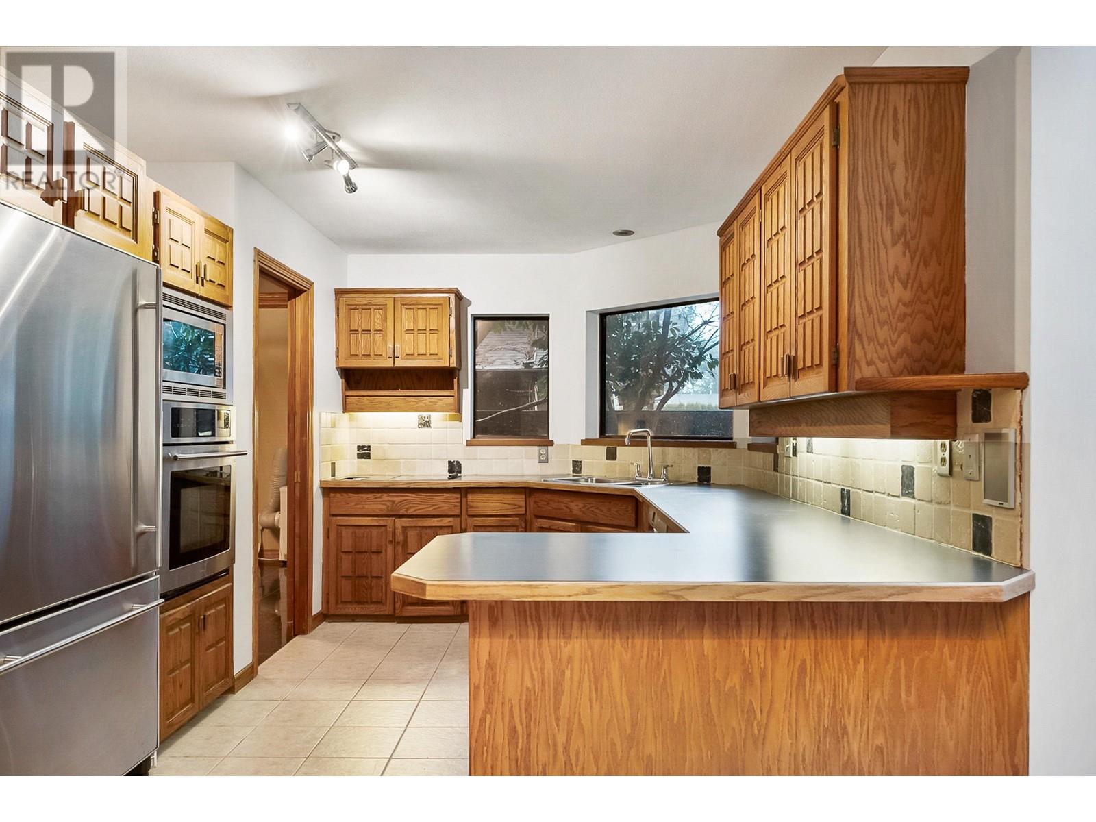 21576 124 Avenue, Maple Ridge, British Columbia  V2X 4H3 - Photo 6 - R2868110
