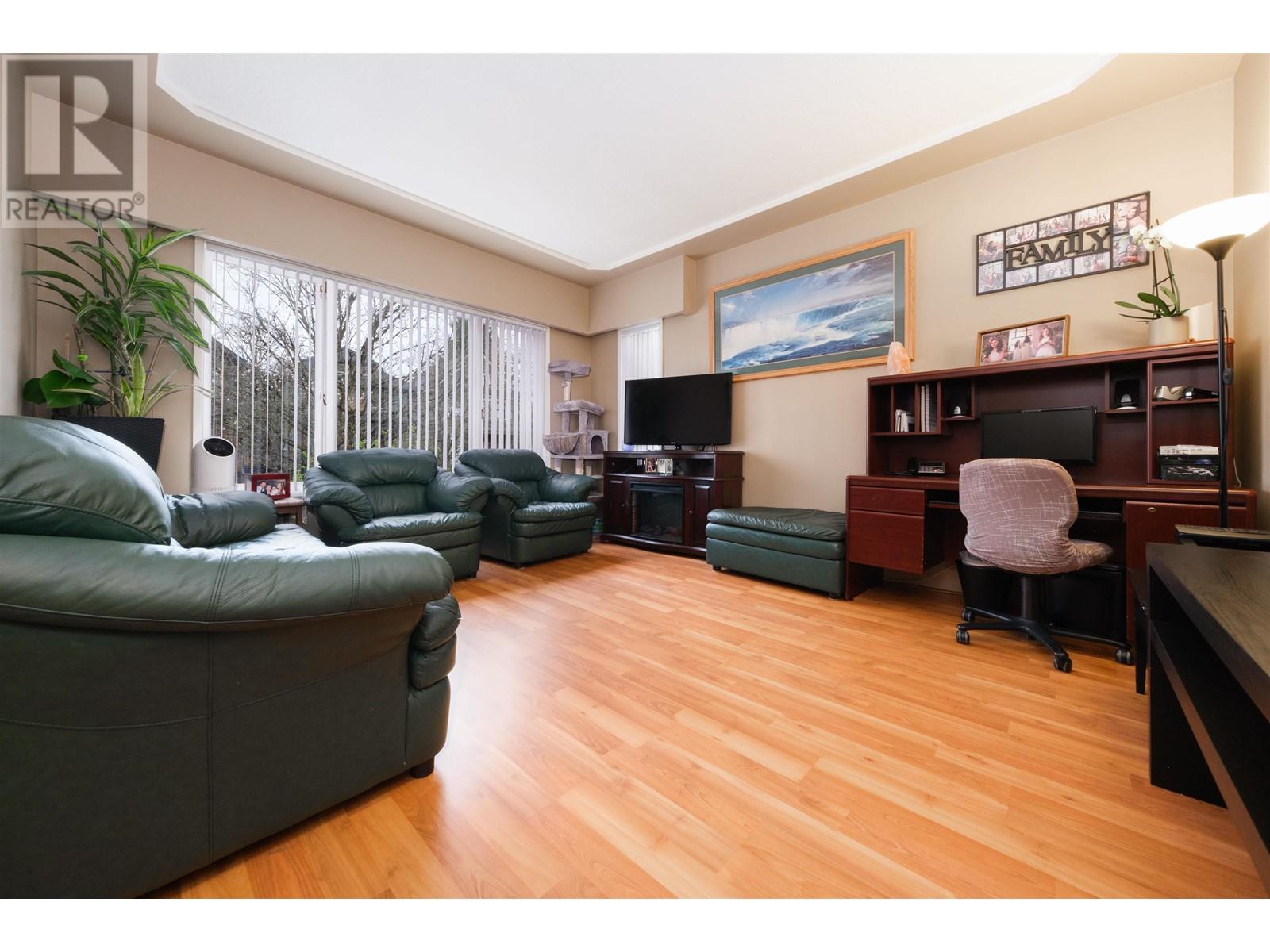 1943 Parker Street, Vancouver, British Columbia  V5L 2L2 - Photo 2 - R2868160