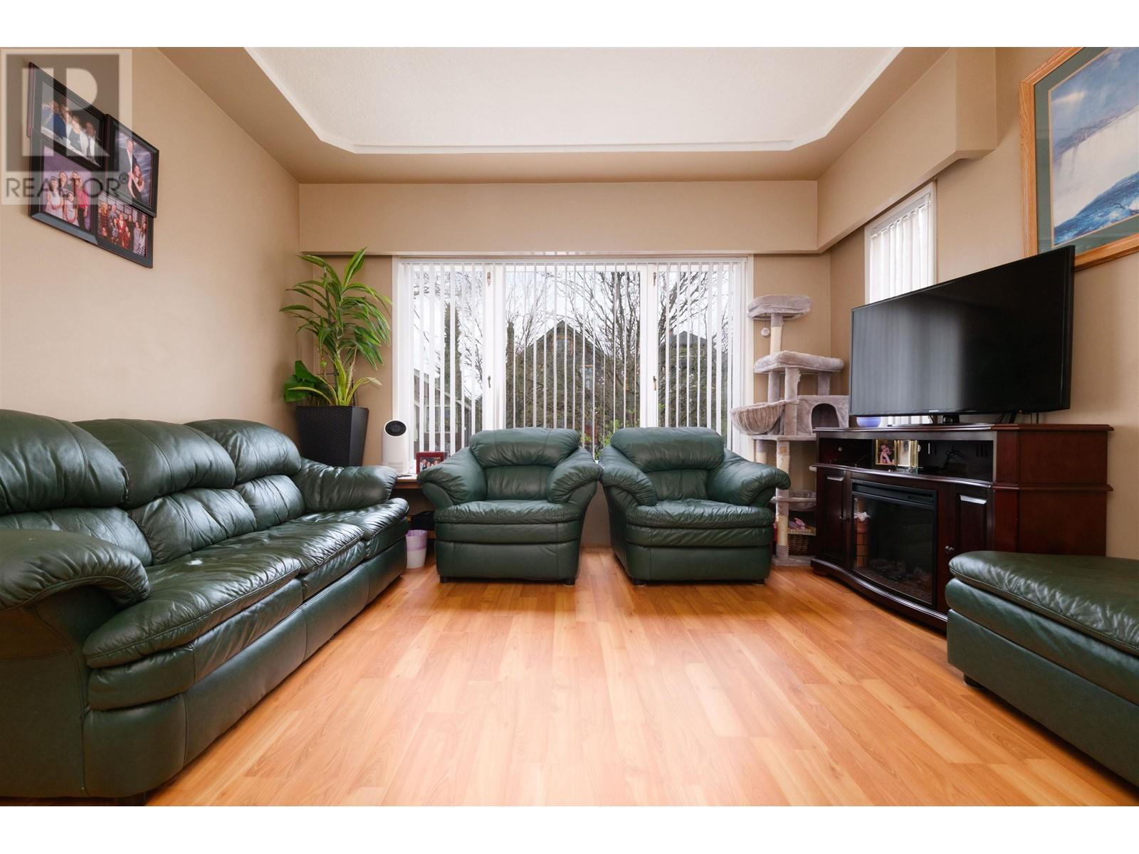 1943 Parker Street, Vancouver, British Columbia  V5L 2L2 - Photo 3 - R2868160