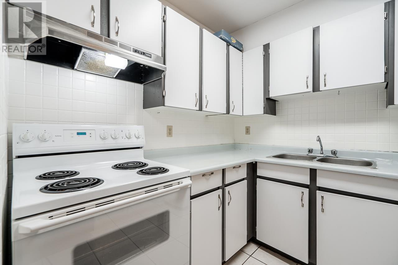 205 3755 Bartlett Court, Burnaby, British Columbia  V3J 7G7 - Photo 6 - R2867838