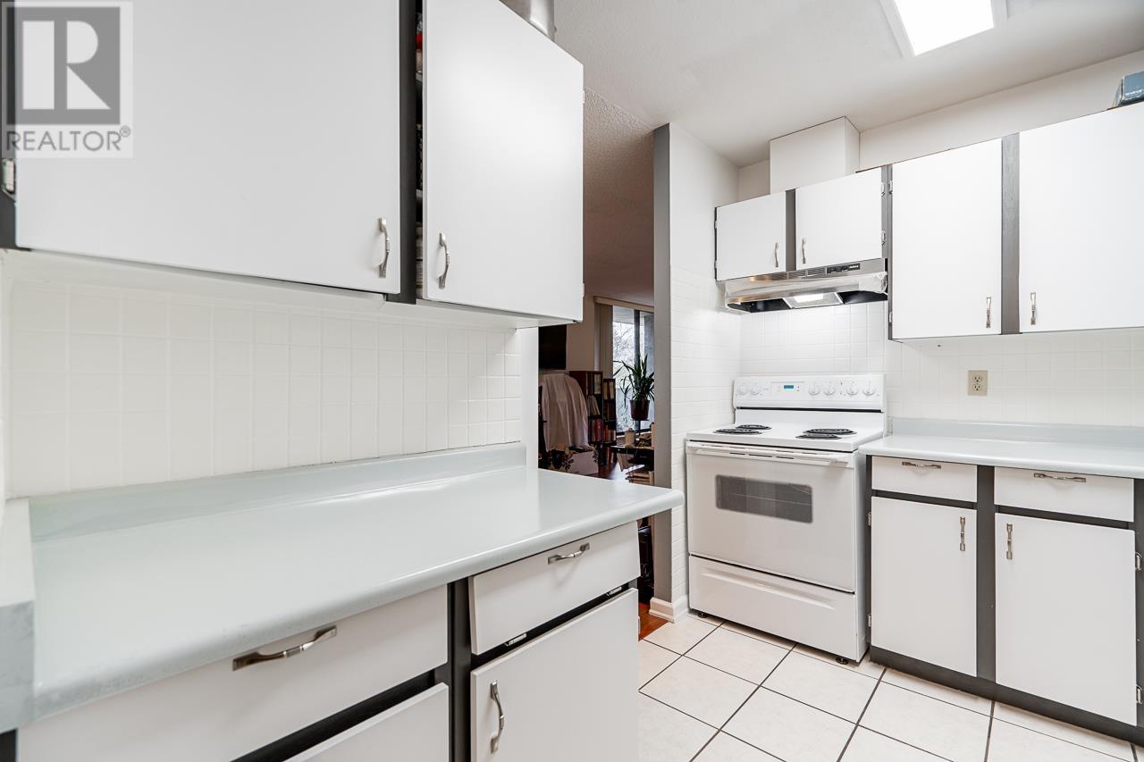 205 3755 Bartlett Court, Burnaby, British Columbia  V3J 7G7 - Photo 5 - R2867838