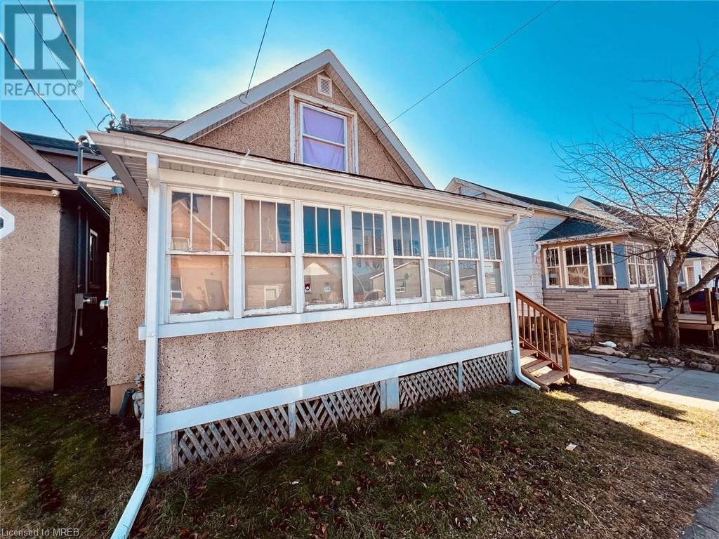 28 Division Street, St. Catharines, Ontario  L2R 3G2 - Photo 1 - 40568441