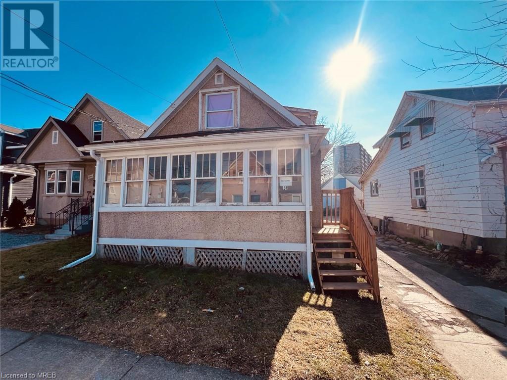 28 Division Street, St. Catharines, Ontario  L2R 3G2 - Photo 2 - 40568441