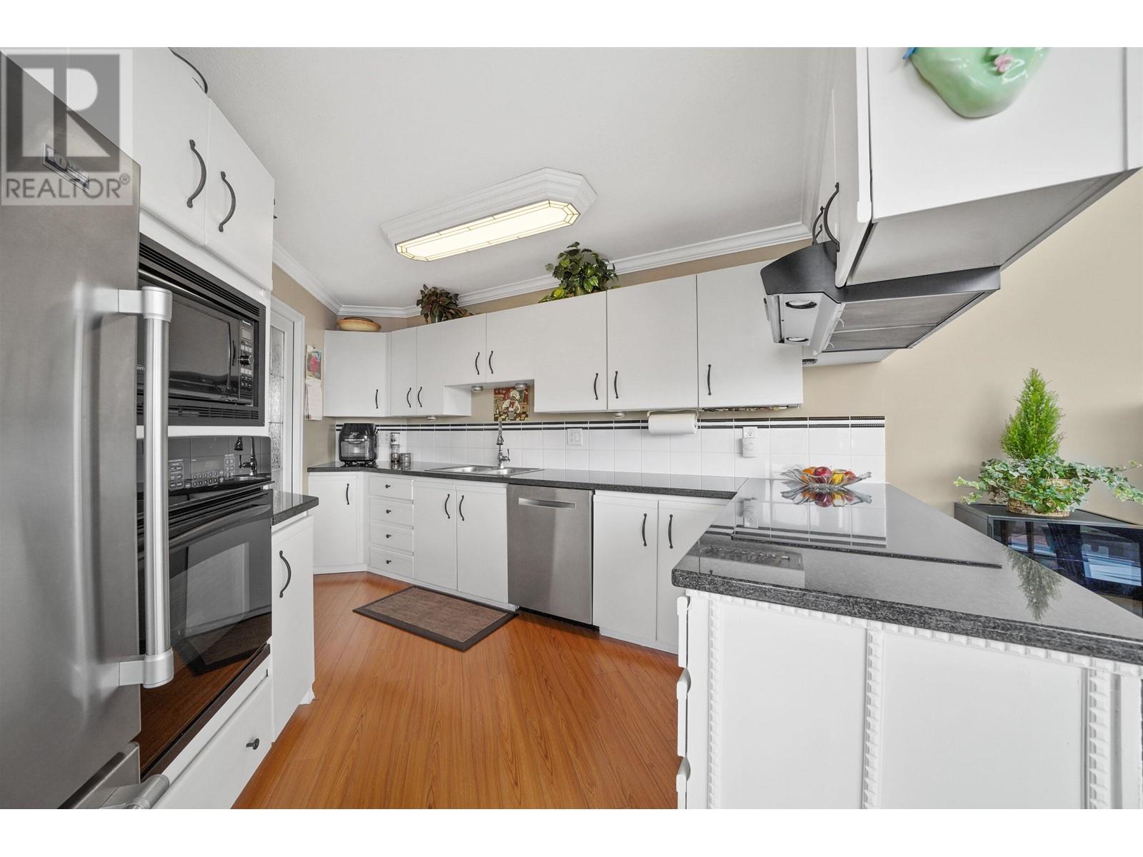 Ph3 98 Tenth Street, New Westminster, British Columbia  V3M 6L8 - Photo 10 - R2867637