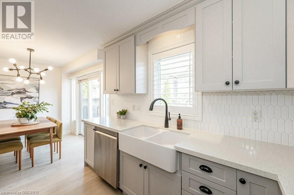 2405 Emerson Drive, Burlington, Ontario  L7L 7M3 - Photo 7 - 40562009