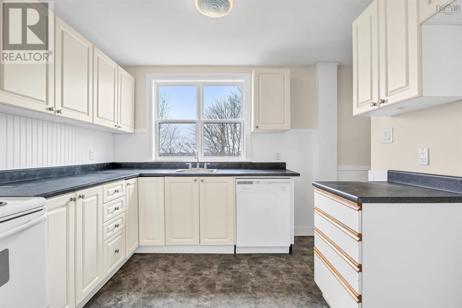 22 Dustan Street, Dartmouth, Nova Scotia  B2Y 3T8 - Photo 10 - 202406528