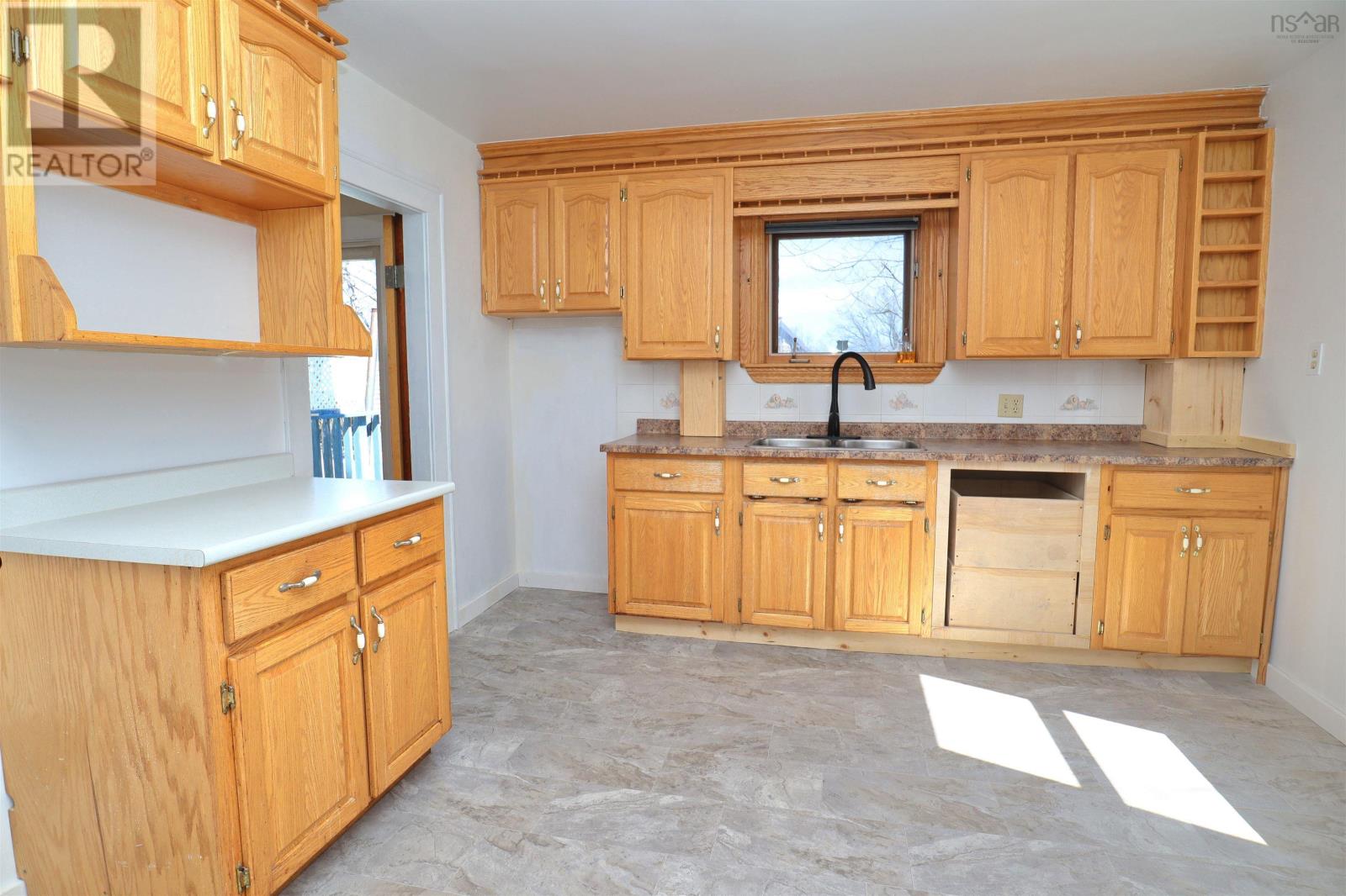 439 Bentinck Street, Sydney, Nova Scotia  B1S 2Y8 - Photo 15 - 202406549