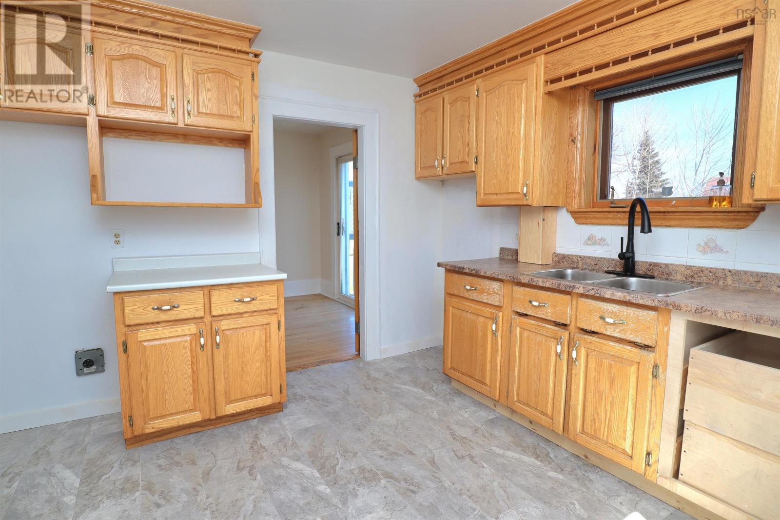 439 Bentinck Street, Sydney, Nova Scotia  B1S 2Y8 - Photo 16 - 202406549