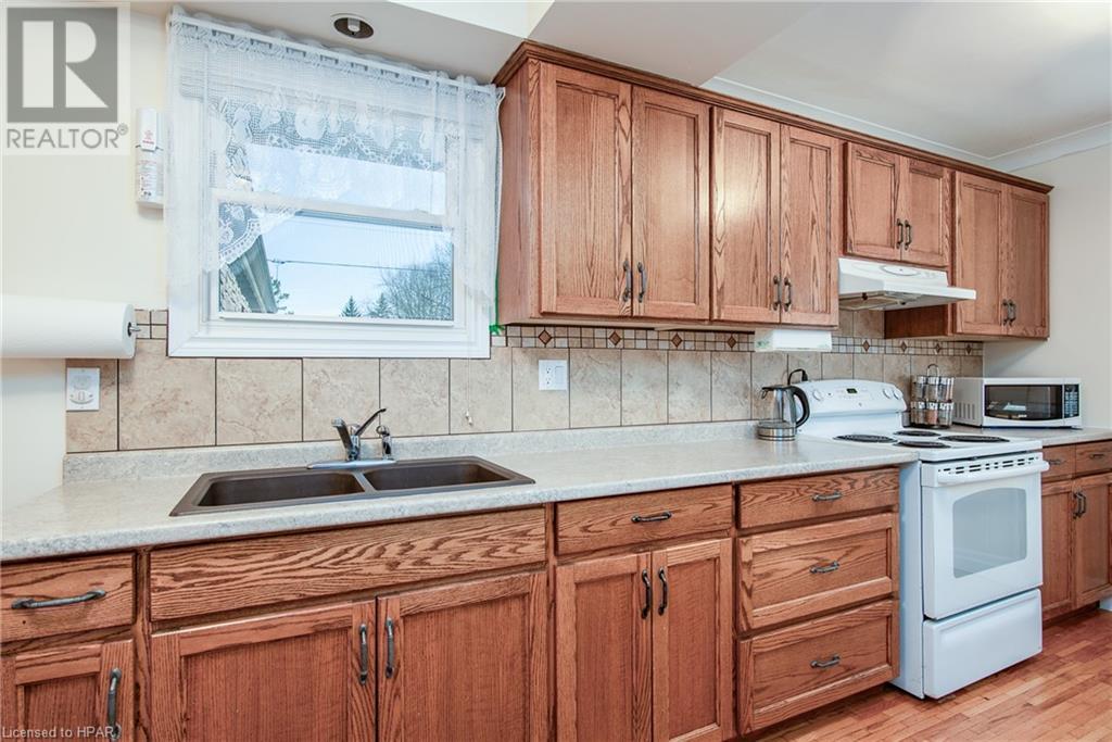 34 Quebec Road, Vanastra, Ontario  N0M 1L0 - Photo 6 - 40568011