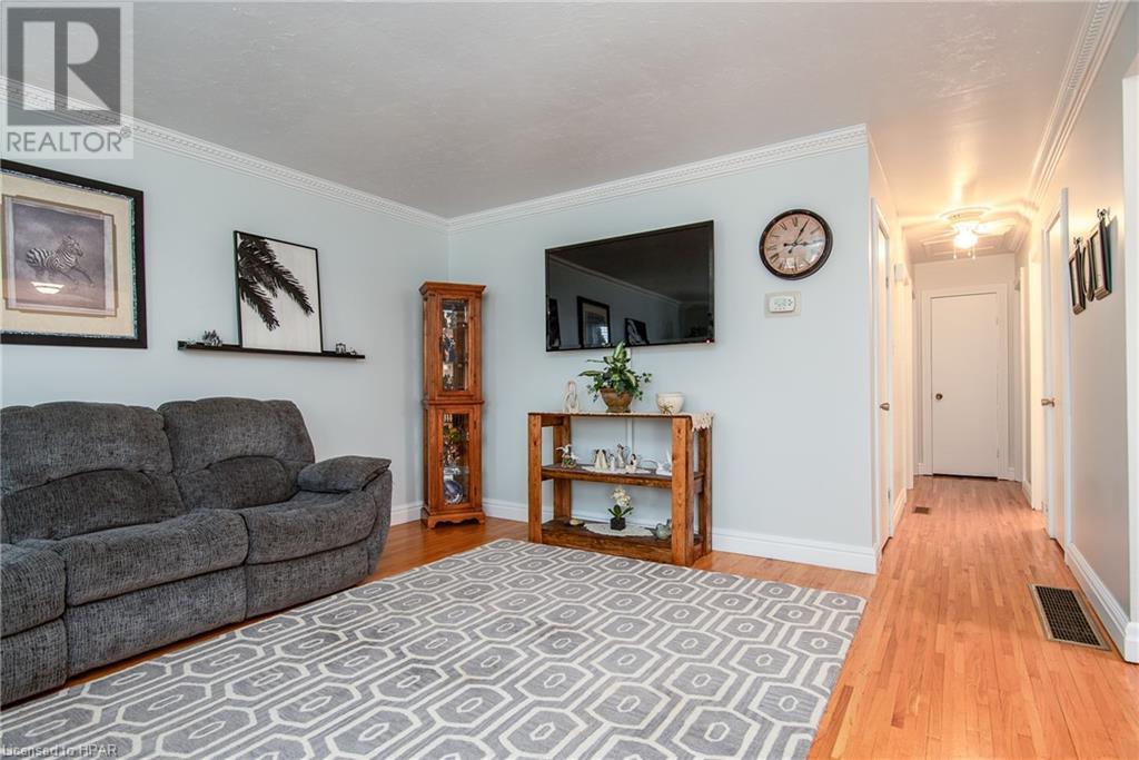34 Quebec Road, Vanastra, Ontario  N0M 1L0 - Photo 5 - 40568011