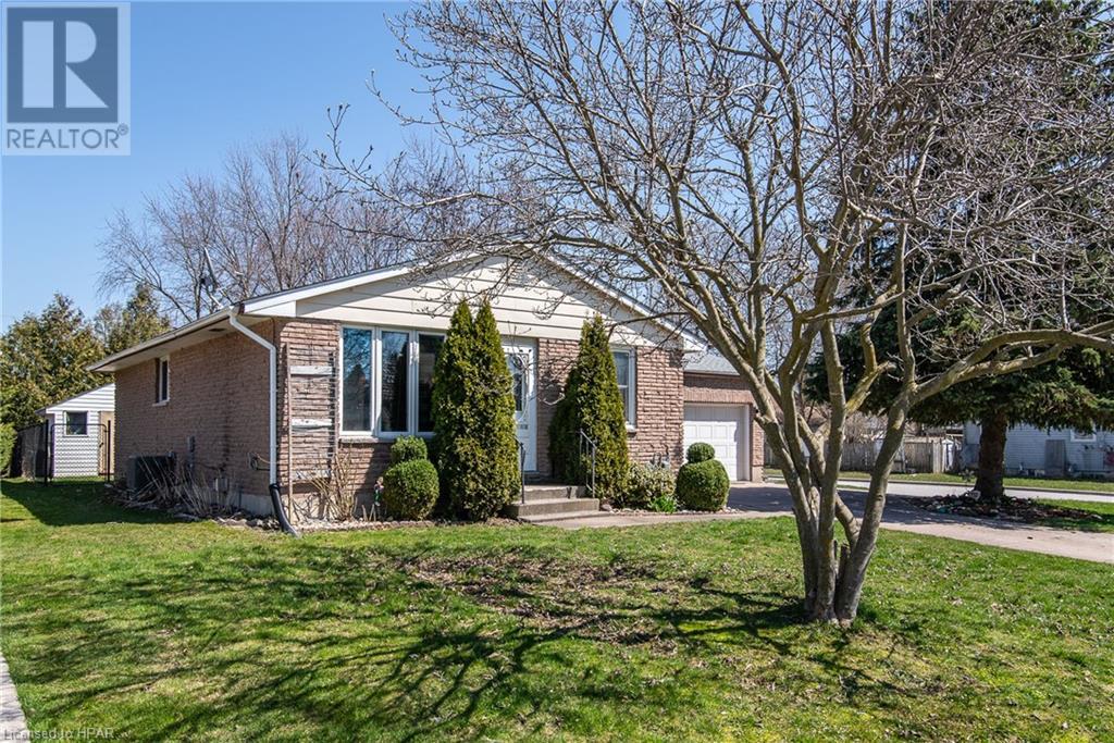 34 Quebec Road, Vanastra, Ontario  N0M 1L0 - Photo 2 - 40568011