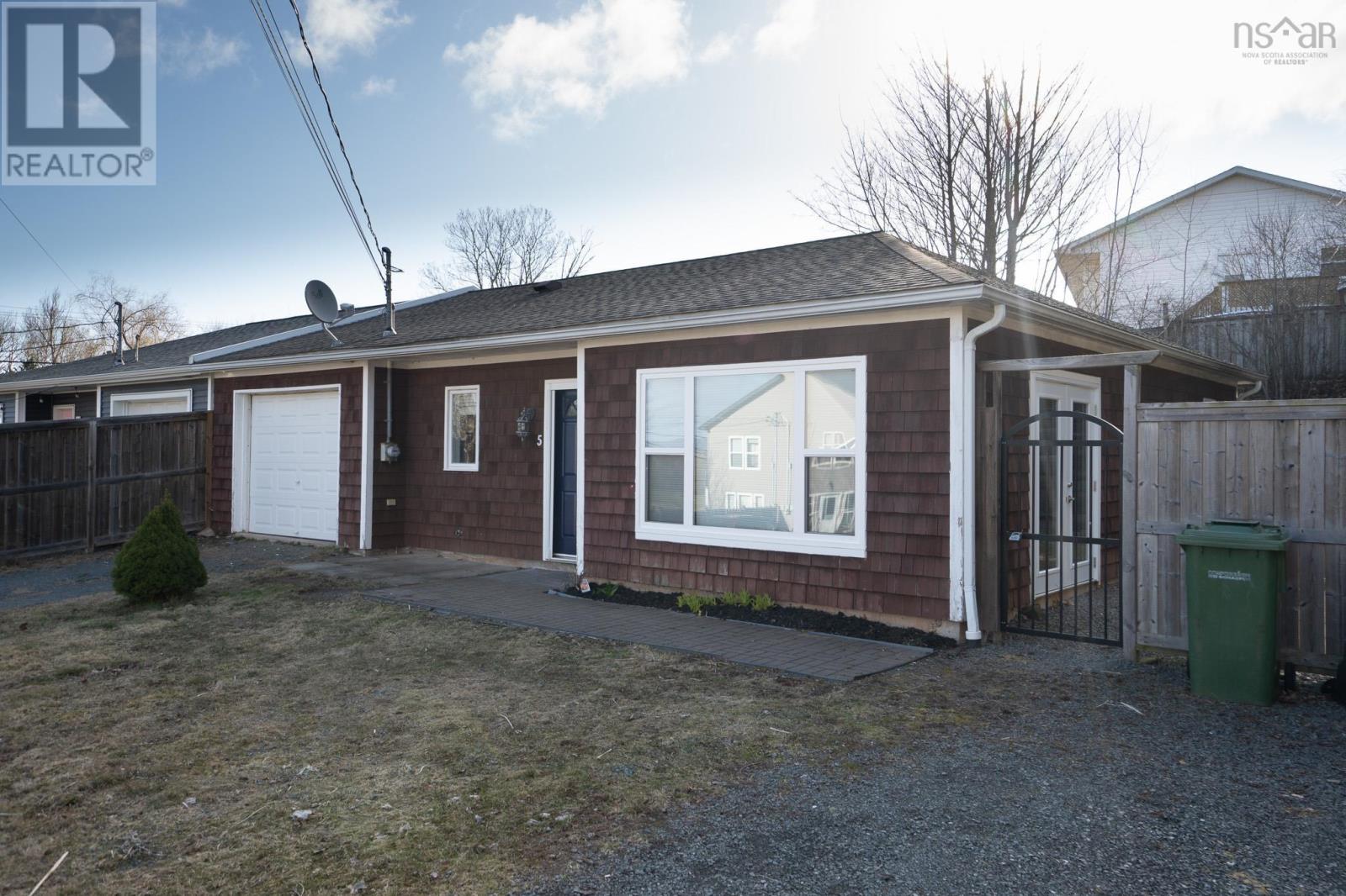 5 Fowler Street, Wolfville, Nova Scotia  B4P 1M5 - Photo 1 - 202406558