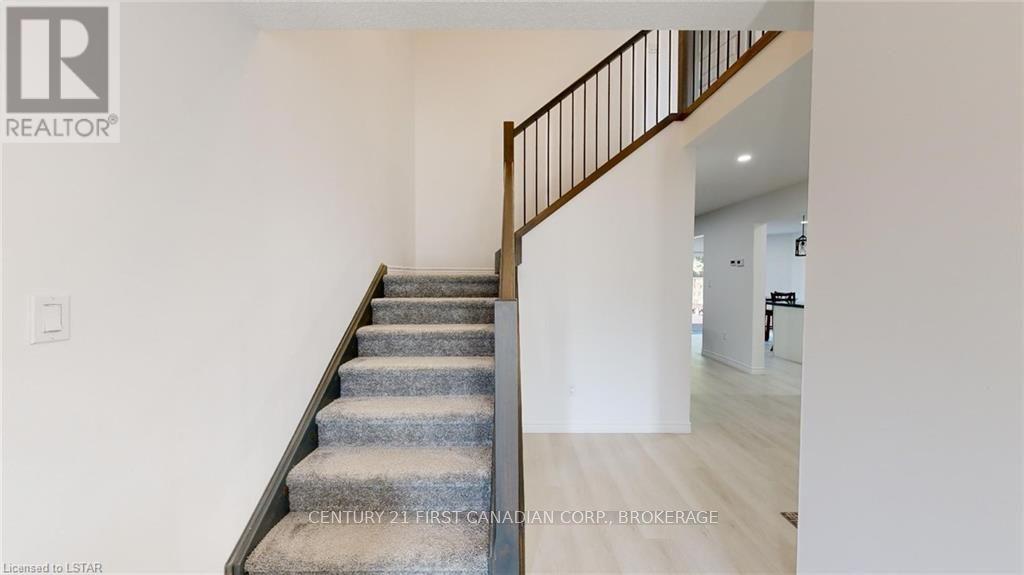 103 Dufferin Avenue Ave, Central Elgin, Ontario  N0L 1B0 - Photo 4 - X8215858