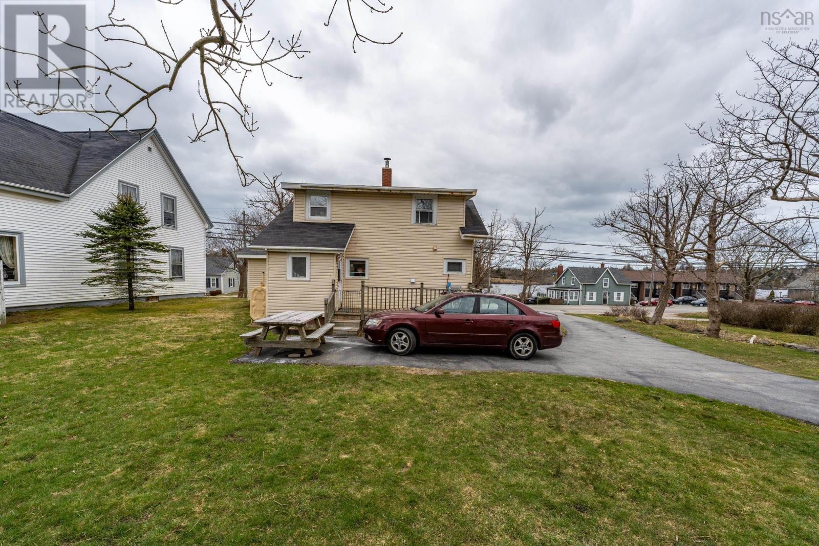 681 Main Street, Yarmouth, Nova Scotia  B5A 1K7 - Photo 3 - 202406572