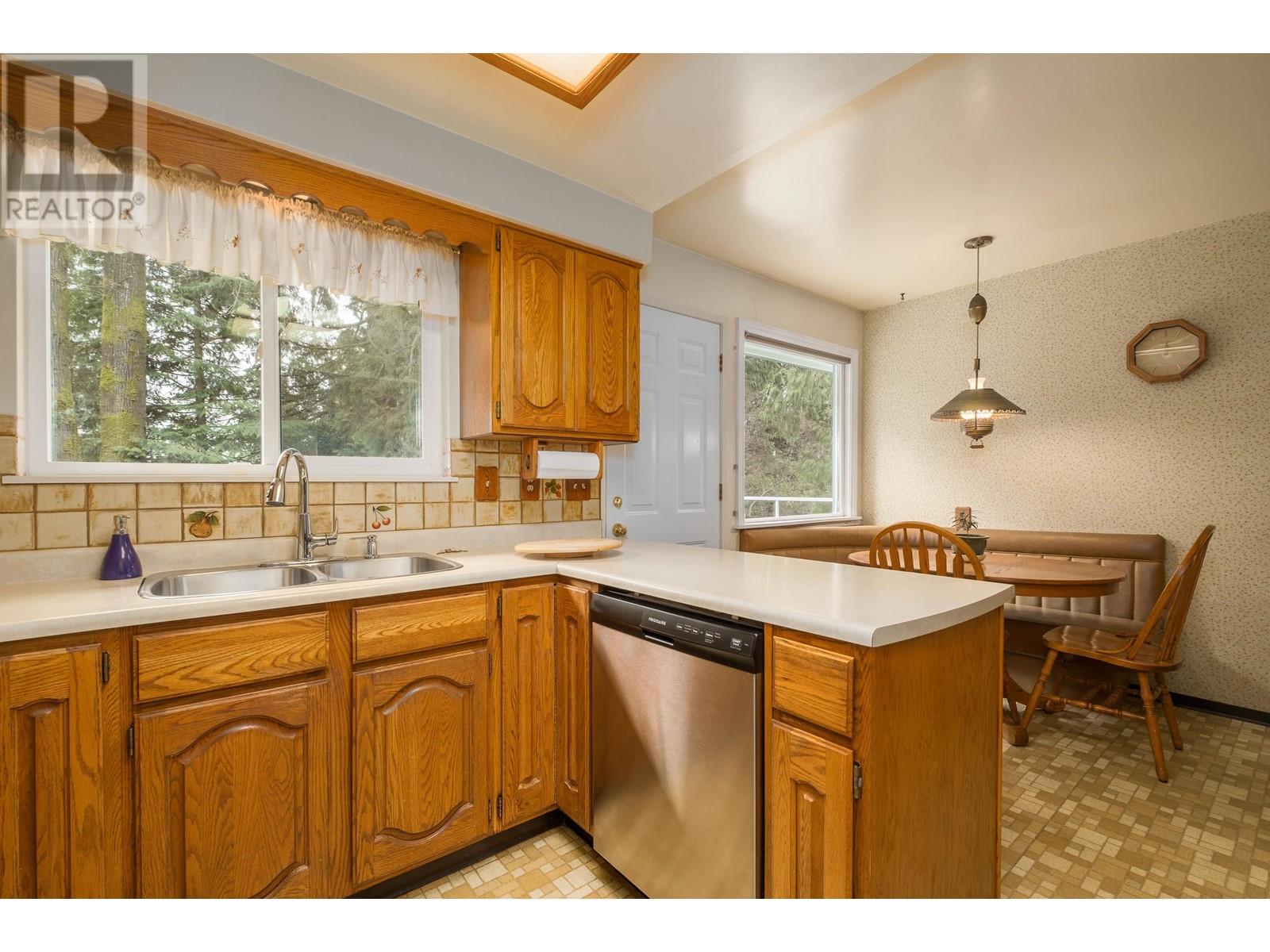 1369 Evelyn Street, North Vancouver, British Columbia  V7K 1T6 - Photo 11 - R2868265