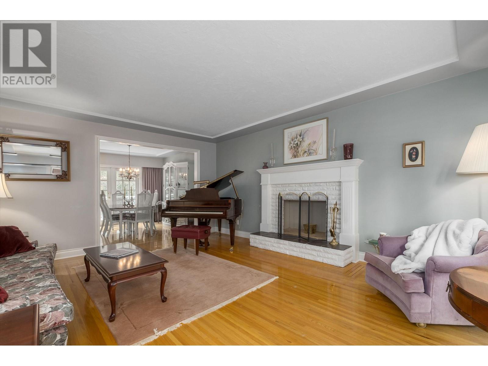 1369 Evelyn Street, North Vancouver, British Columbia  V7K 1T6 - Photo 3 - R2868265