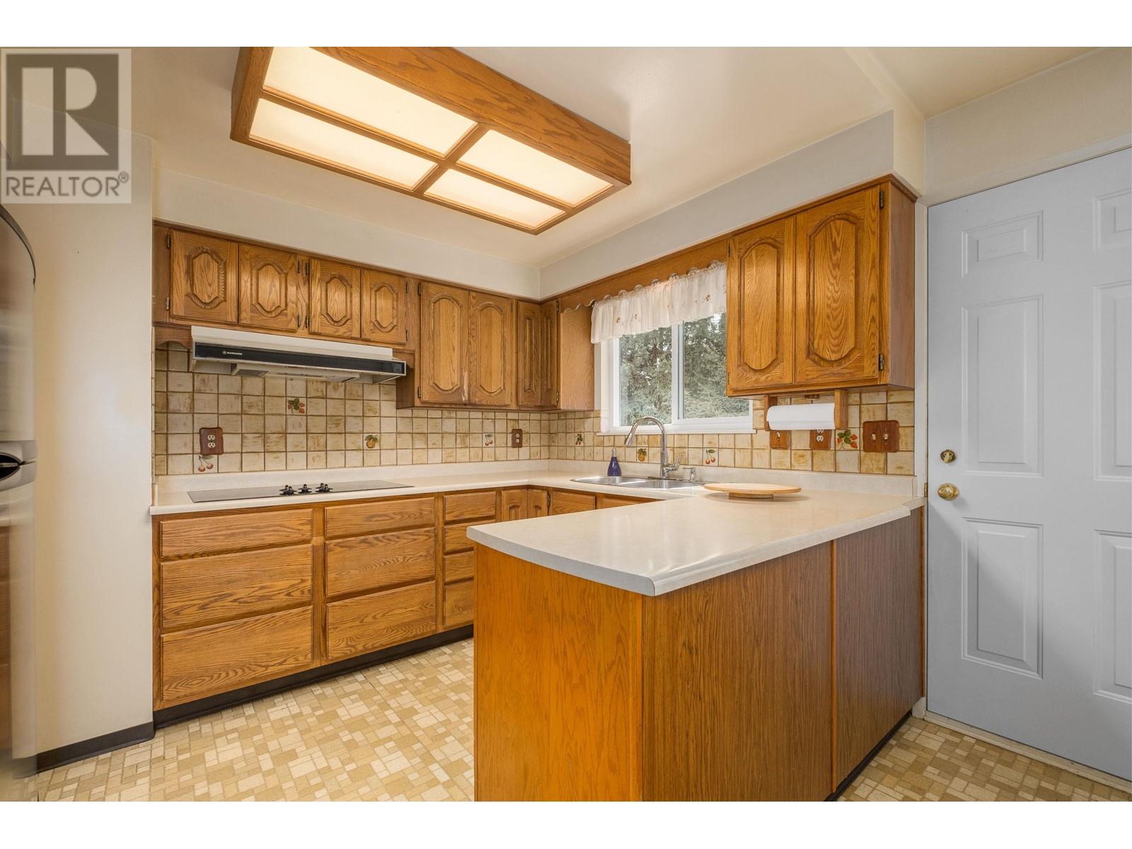 1369 Evelyn Street, North Vancouver, British Columbia  V7K 1T6 - Photo 9 - R2868265
